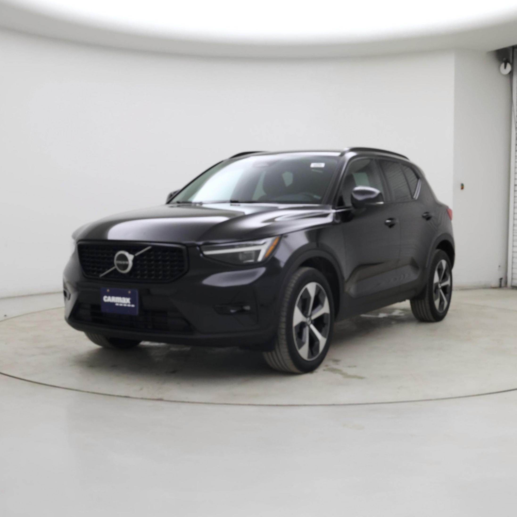 Thumbnail: 2025 Volvo XC40 - 4