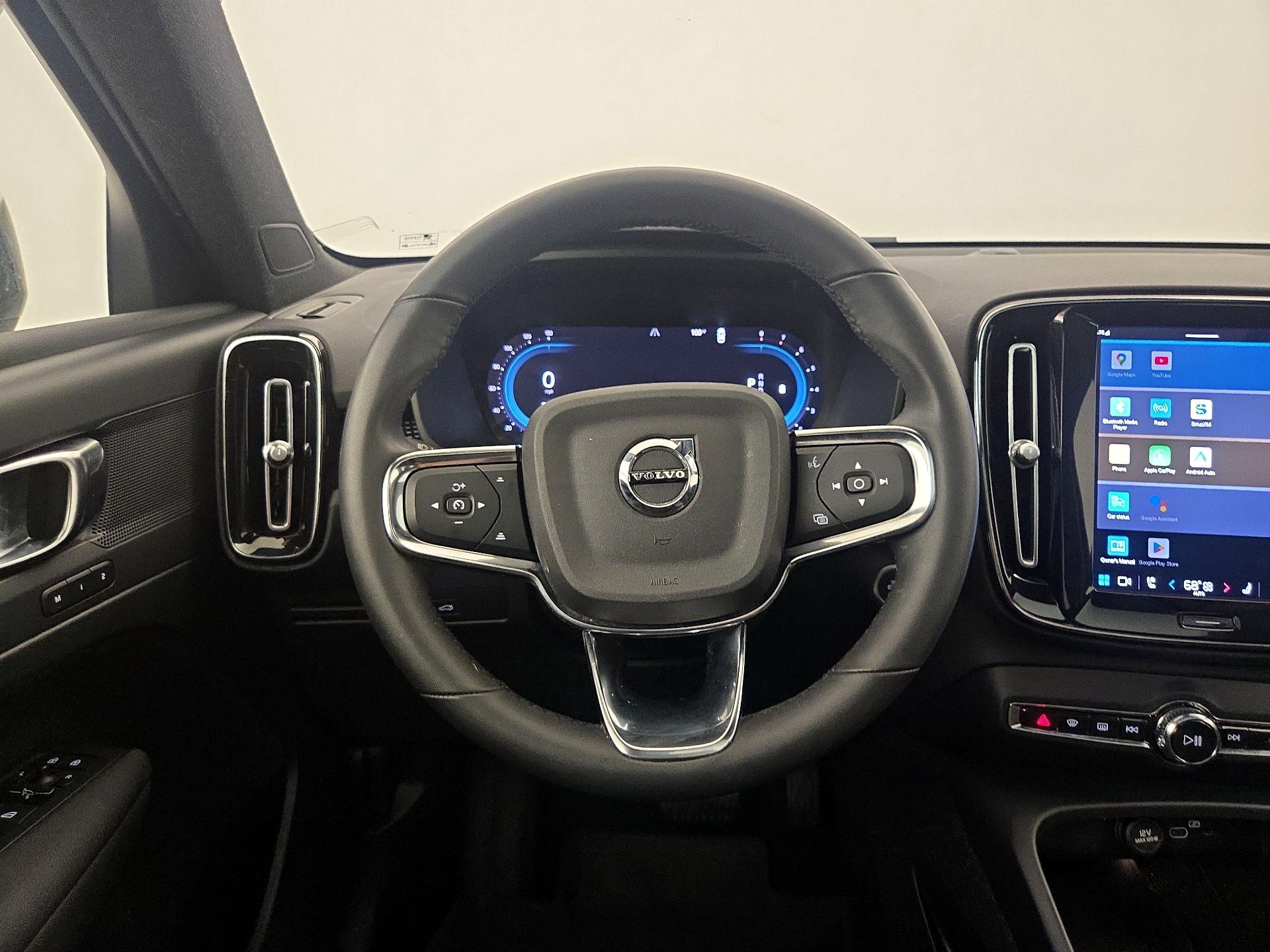 Thumbnail: 2023 Volvo XC40 - 10