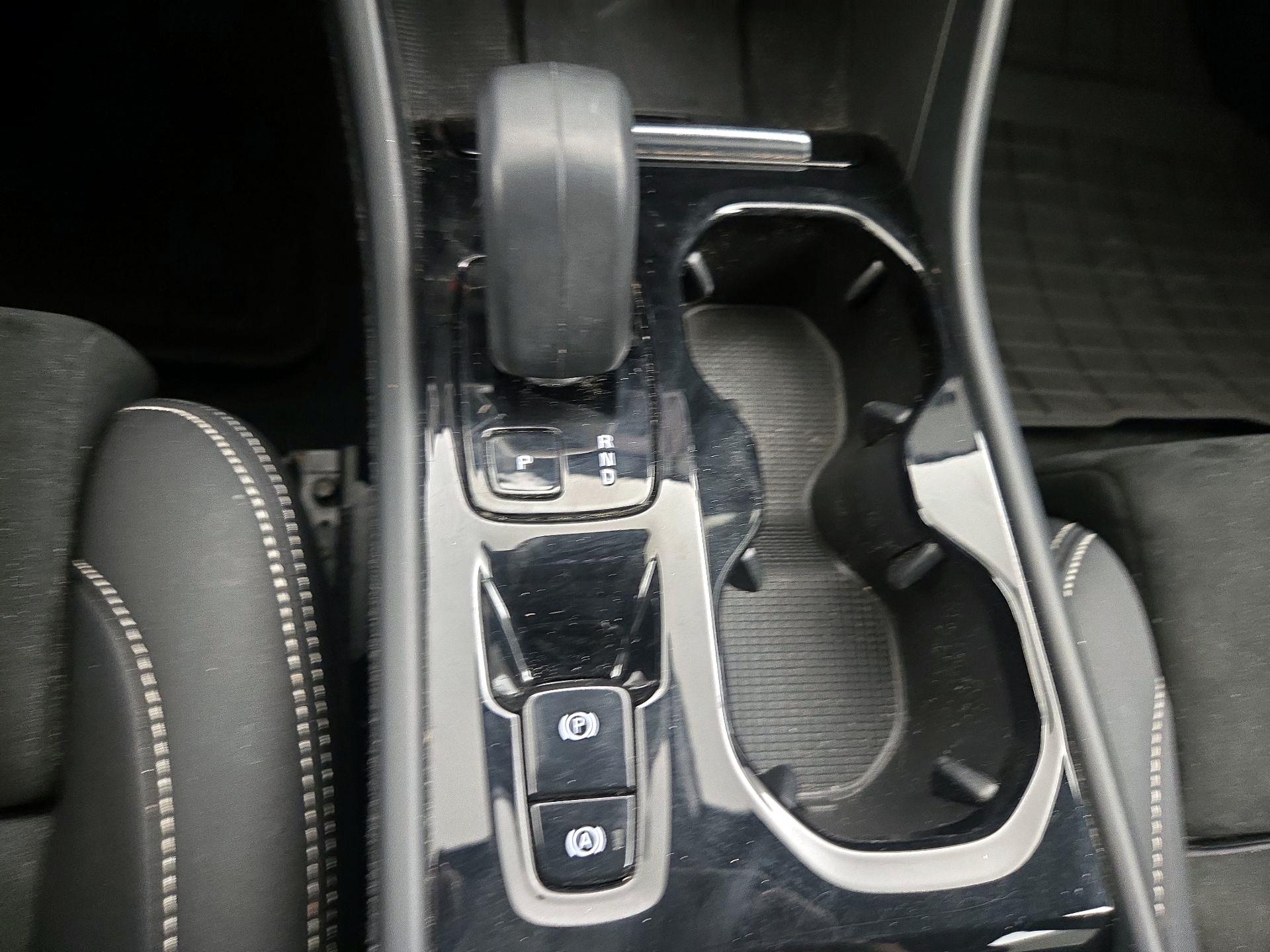 Thumbnail: 2023 Volvo XC40 - 17