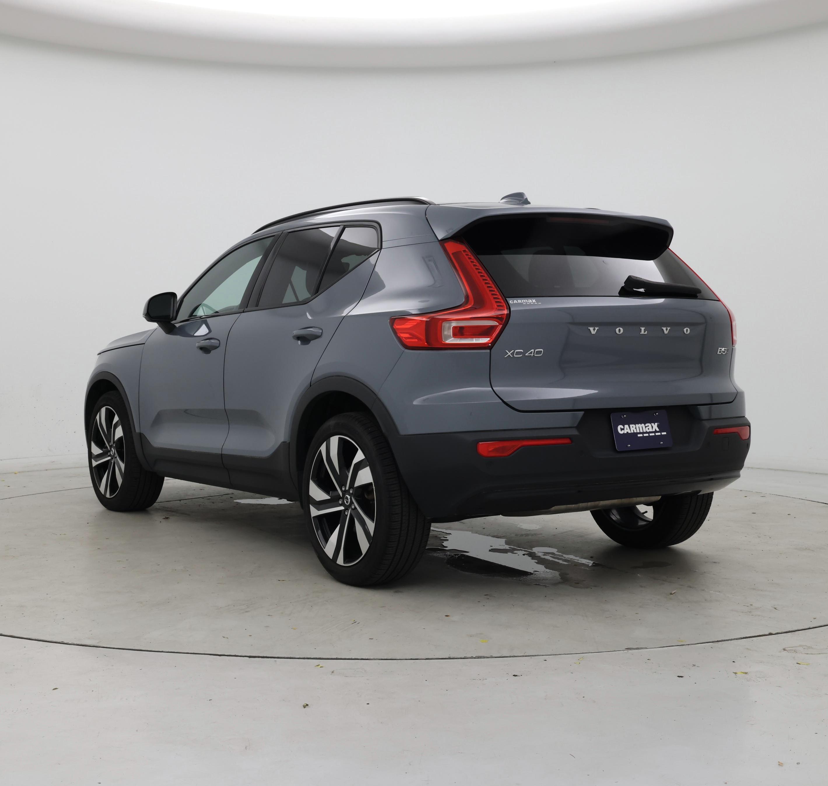 Thumbnail: 2023 Volvo XC40 - 2