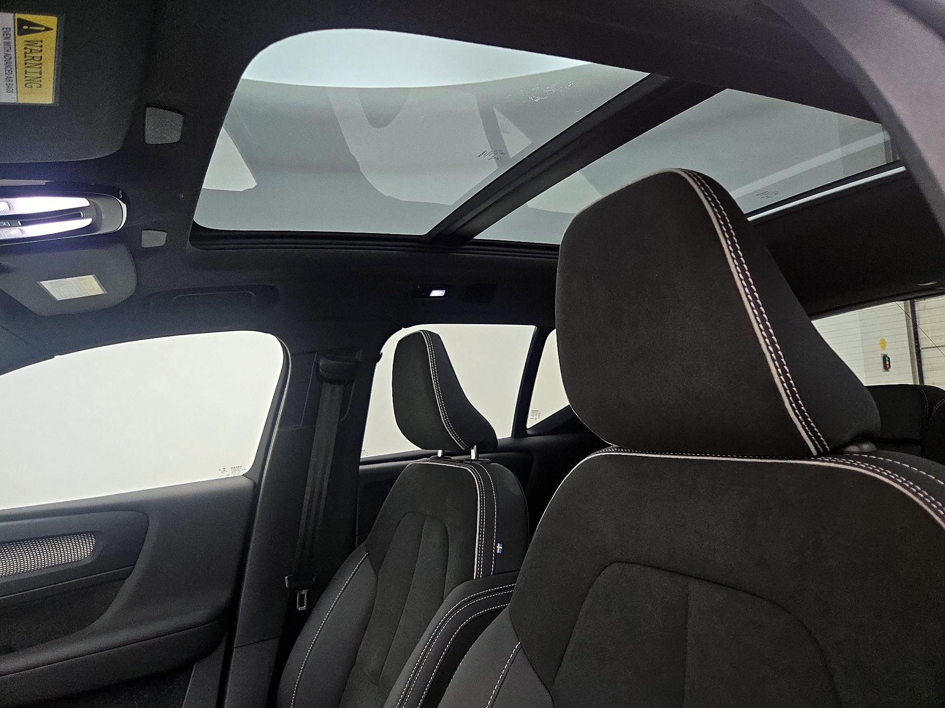 Thumbnail: 2023 Volvo XC40 - 19