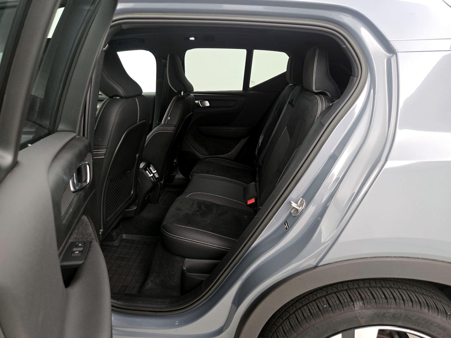 Thumbnail: 2023 Volvo XC40 - 20