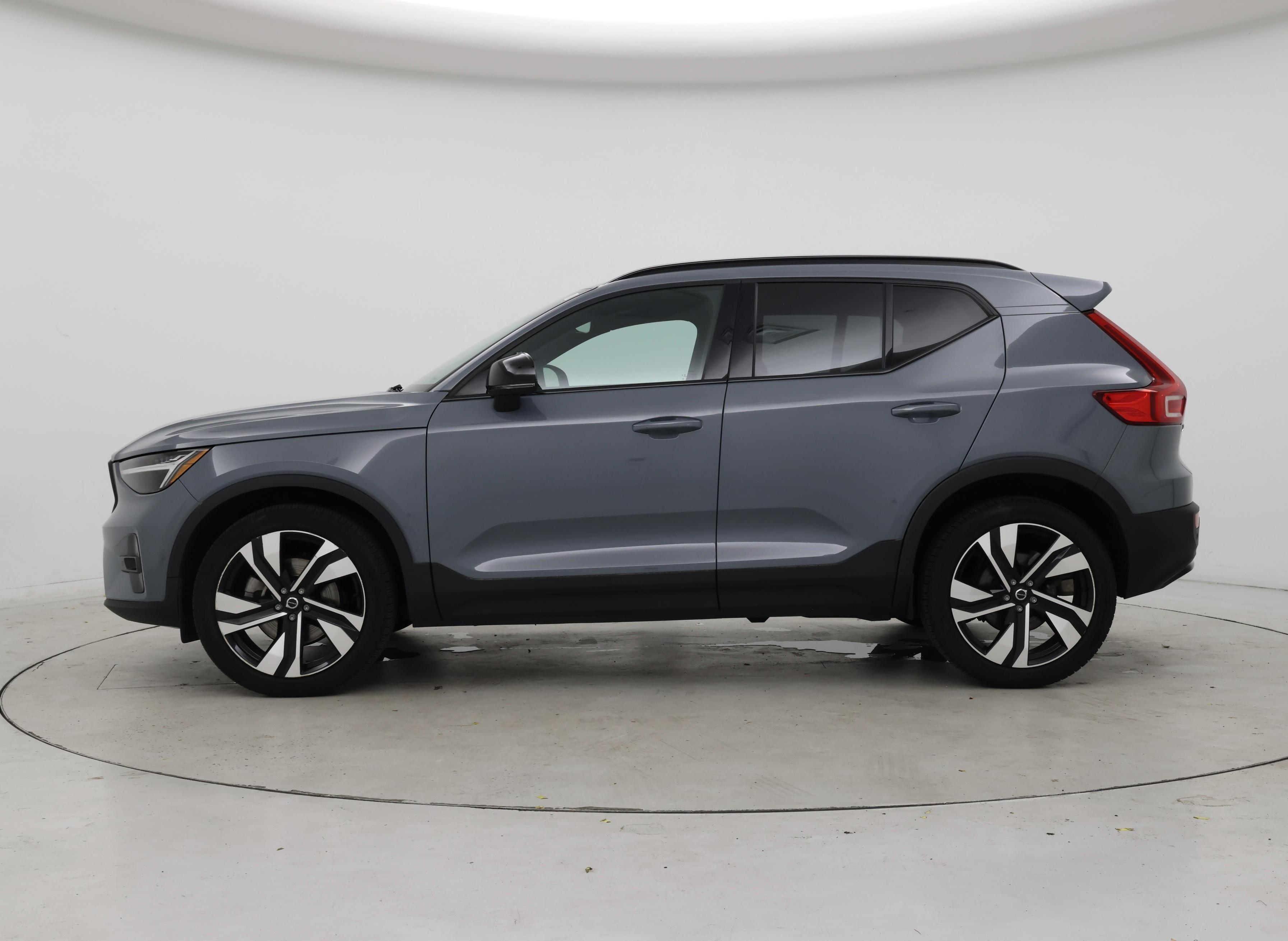 Thumbnail: 2023 Volvo XC40 - 3