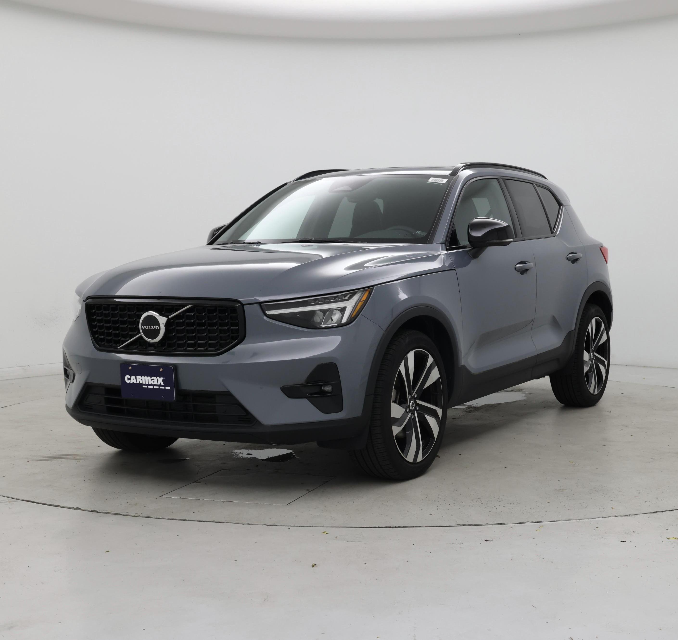 Thumbnail: 2023 Volvo XC40 - 4