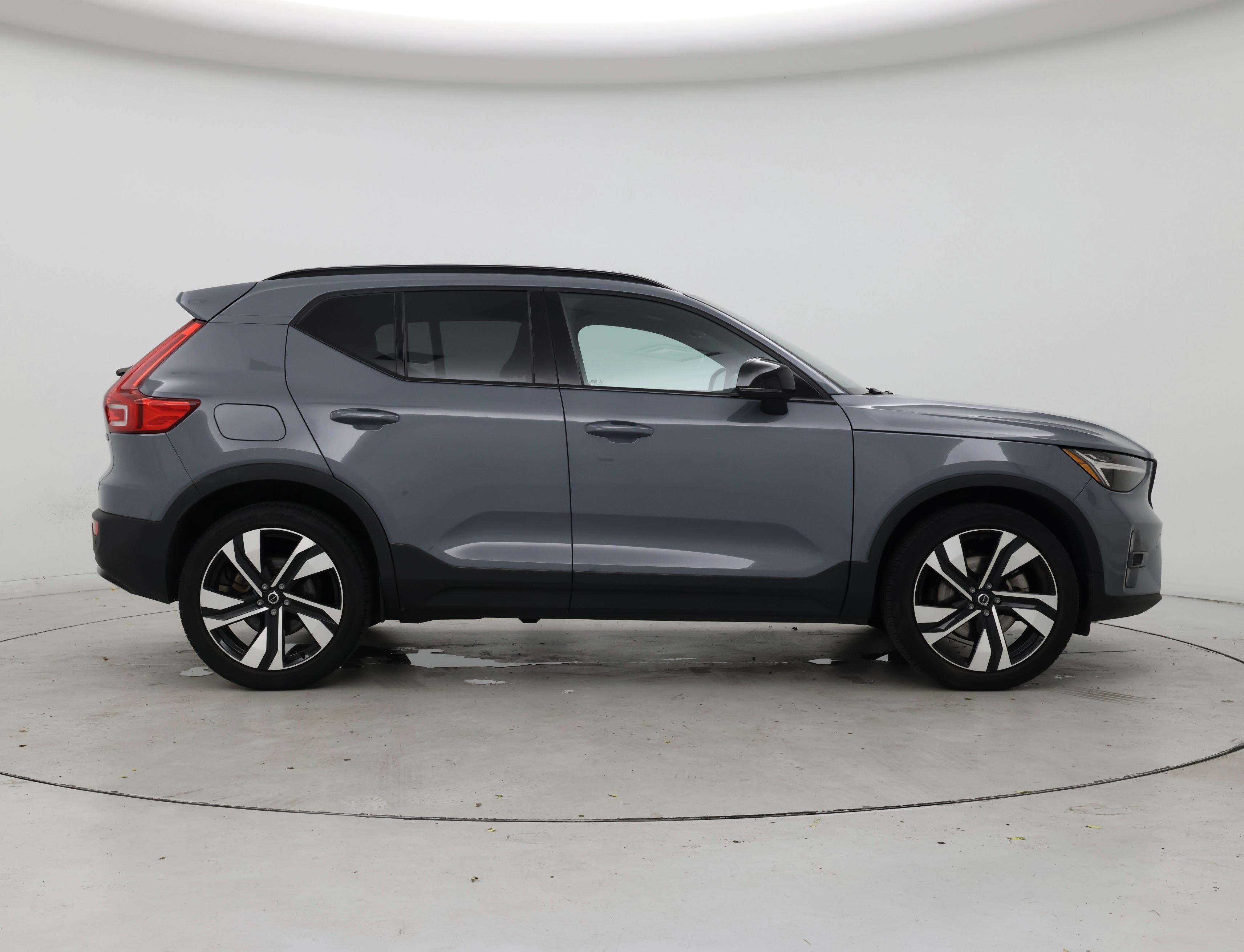 Thumbnail: 2023 Volvo XC40 - 7