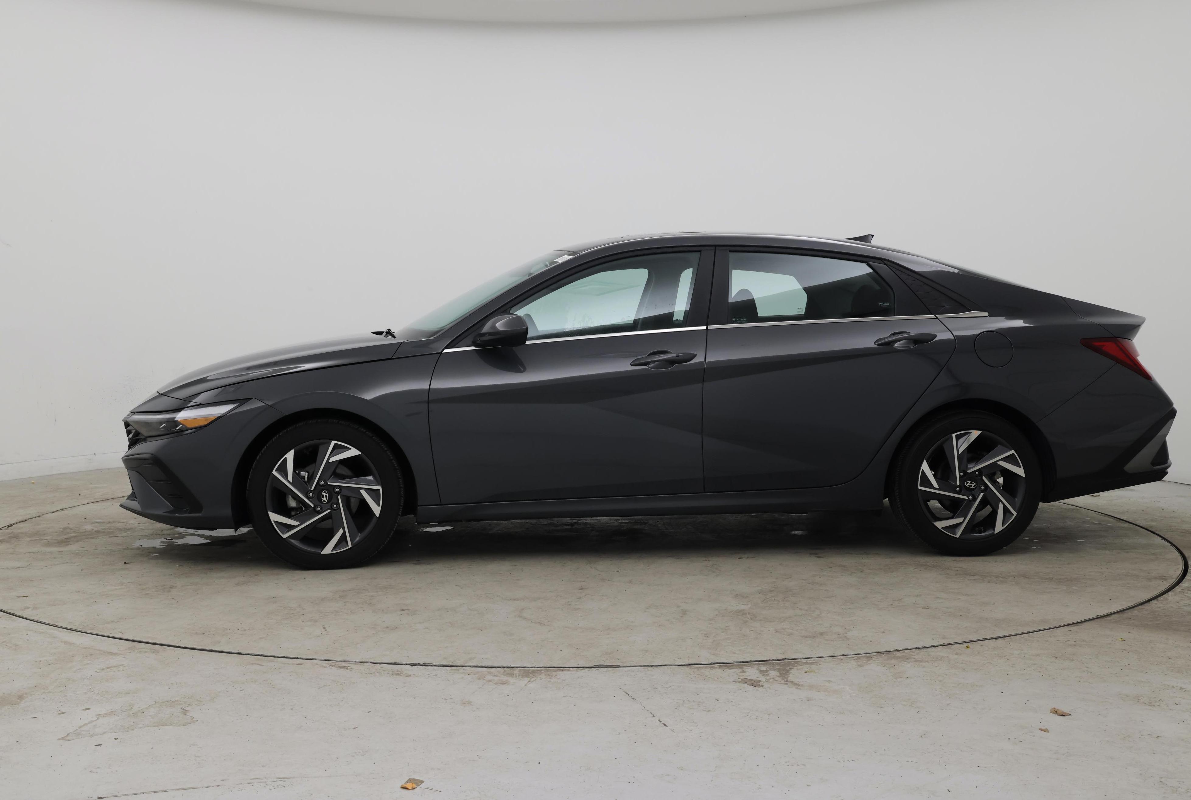 Thumbnail: 2024 Hyundai Elantra - 3