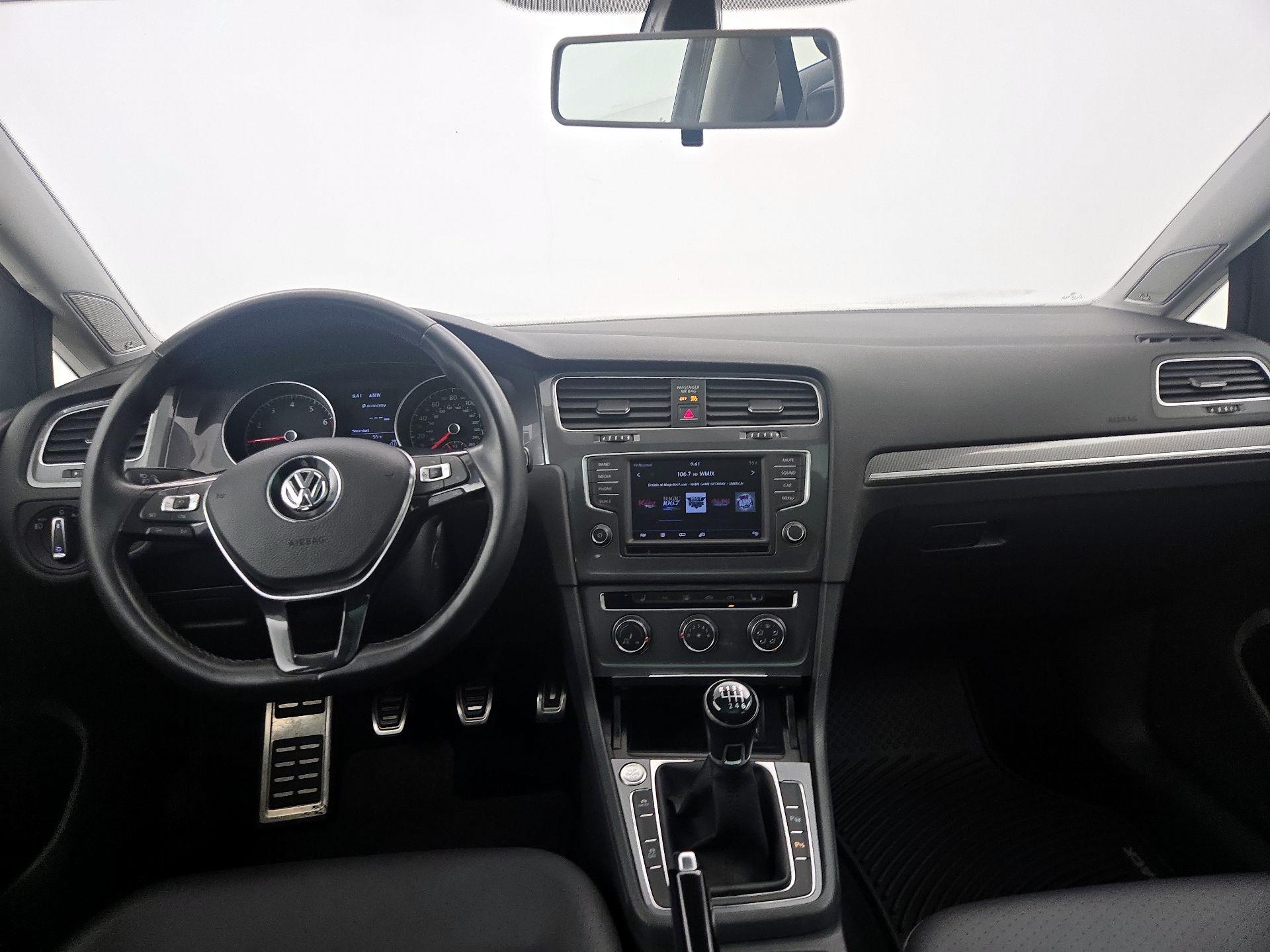 Thumbnail: 2017 Volkswagen Golf - 9