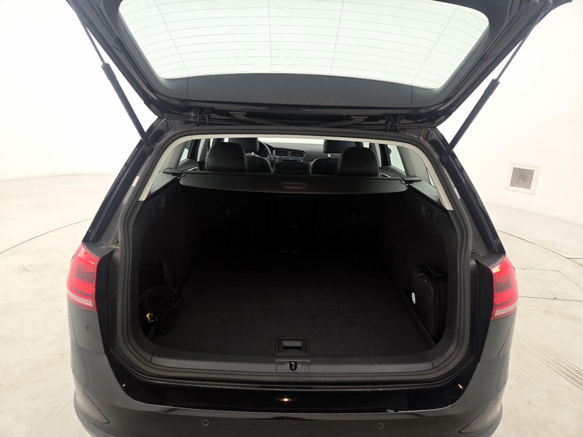 Thumbnail: 2017 Volkswagen Golf - 20