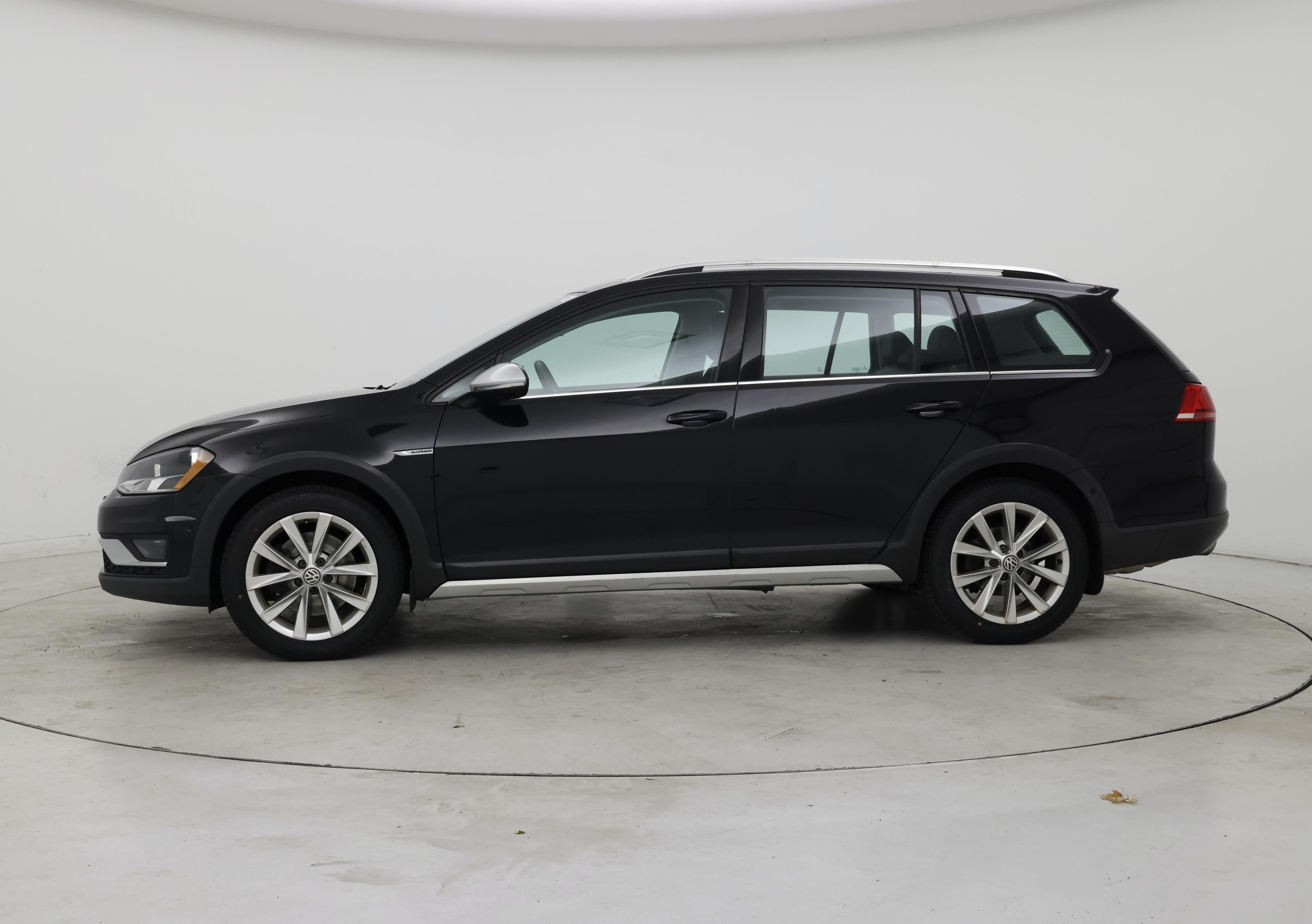 Thumbnail: 2017 Volkswagen Golf - 3