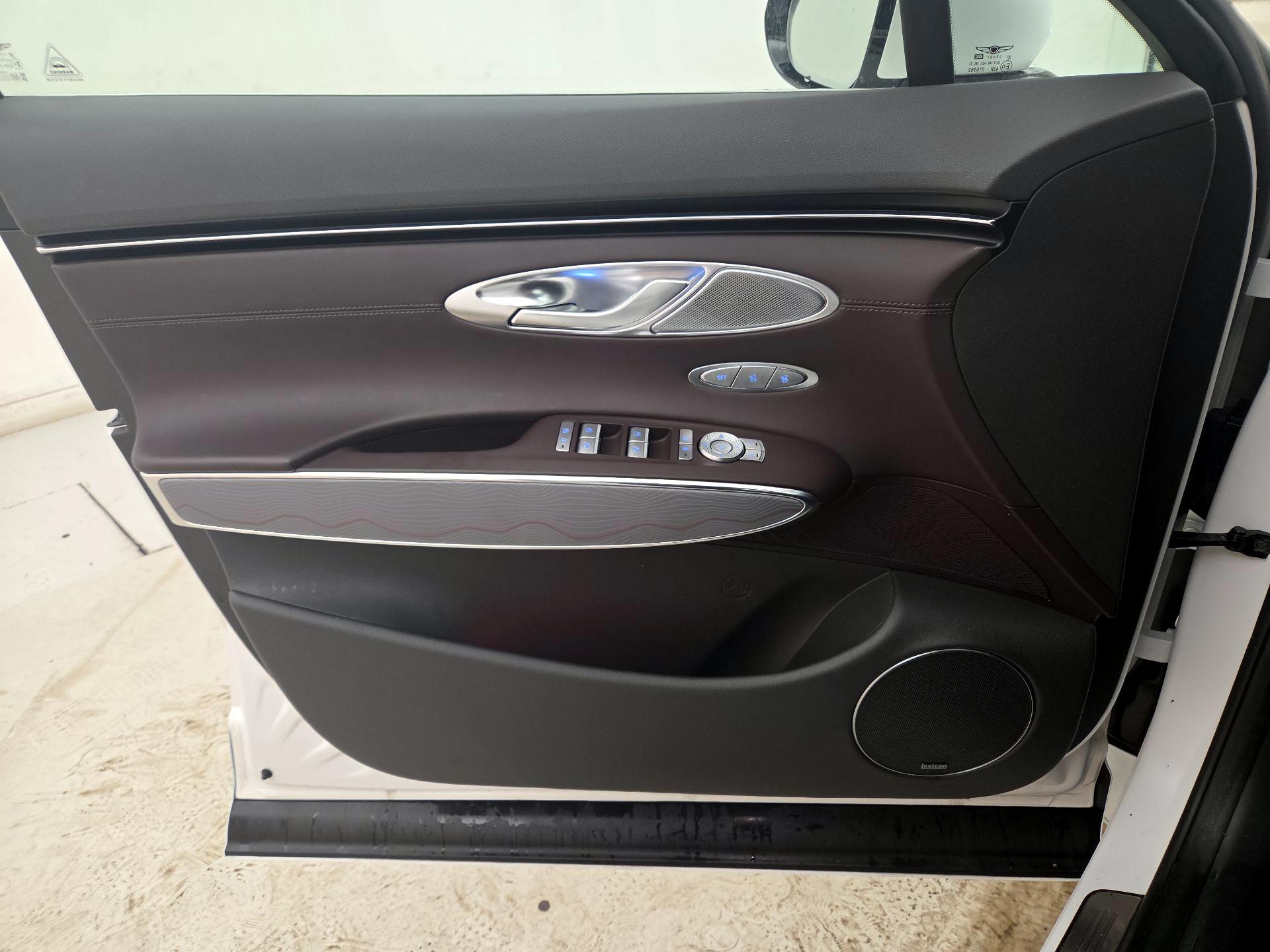 Thumbnail: 2023 Genesis GV70 - 12