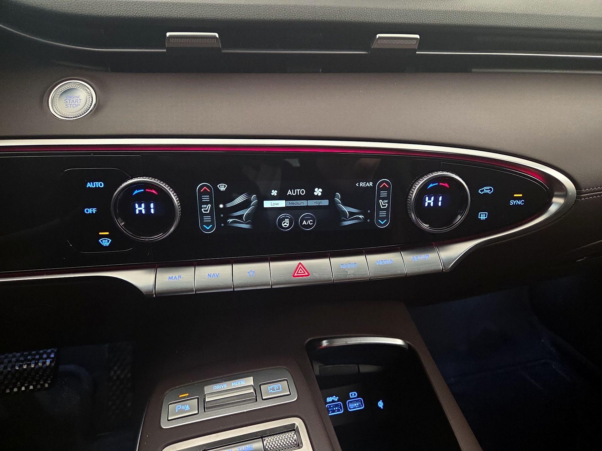 Thumbnail: 2023 Genesis GV70 - 17