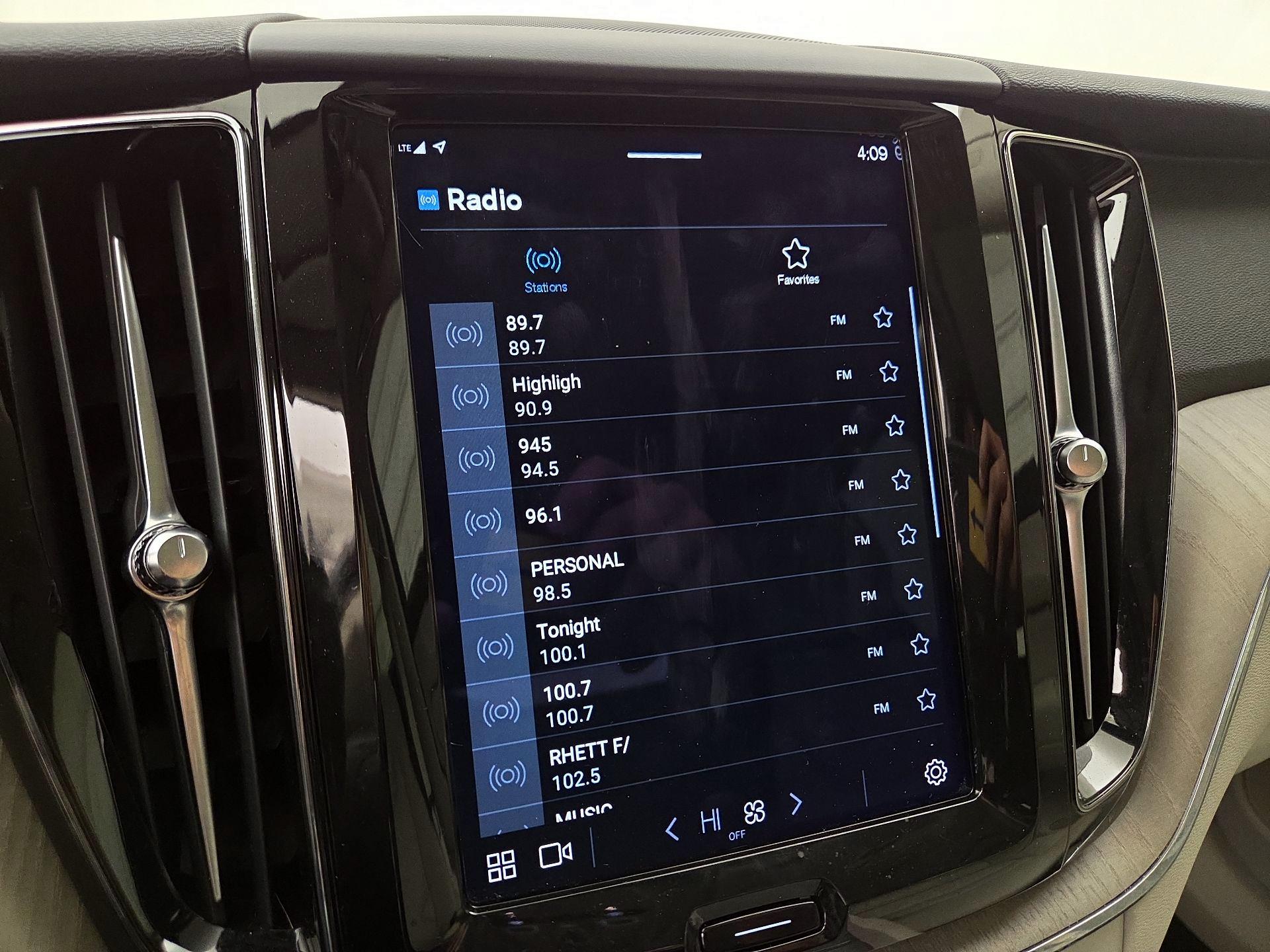 Thumbnail: 2023 Volvo XC60 - 16