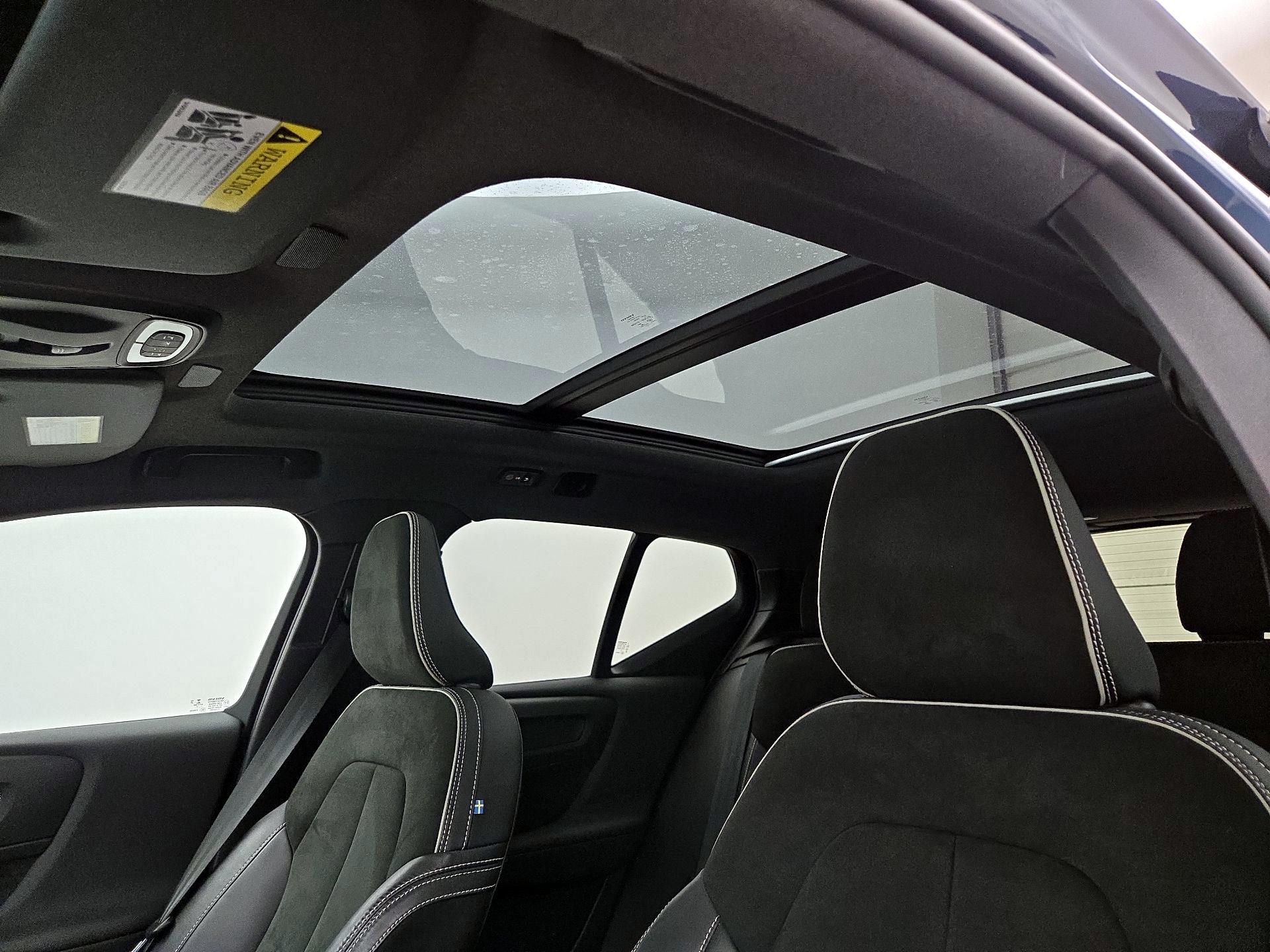 Thumbnail: 2022 Volvo XC40 - 20