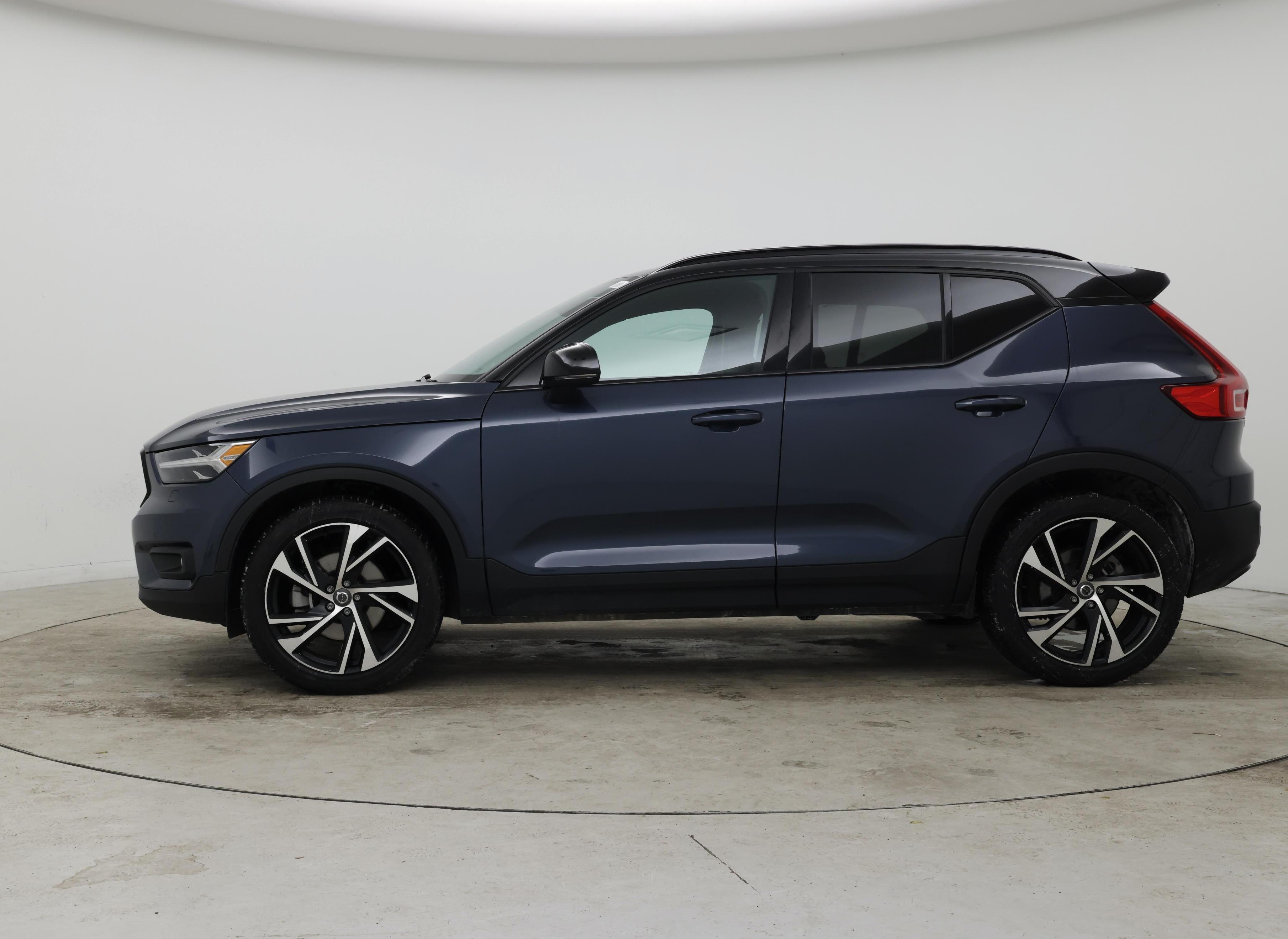 Thumbnail: 2022 Volvo XC40 - 3