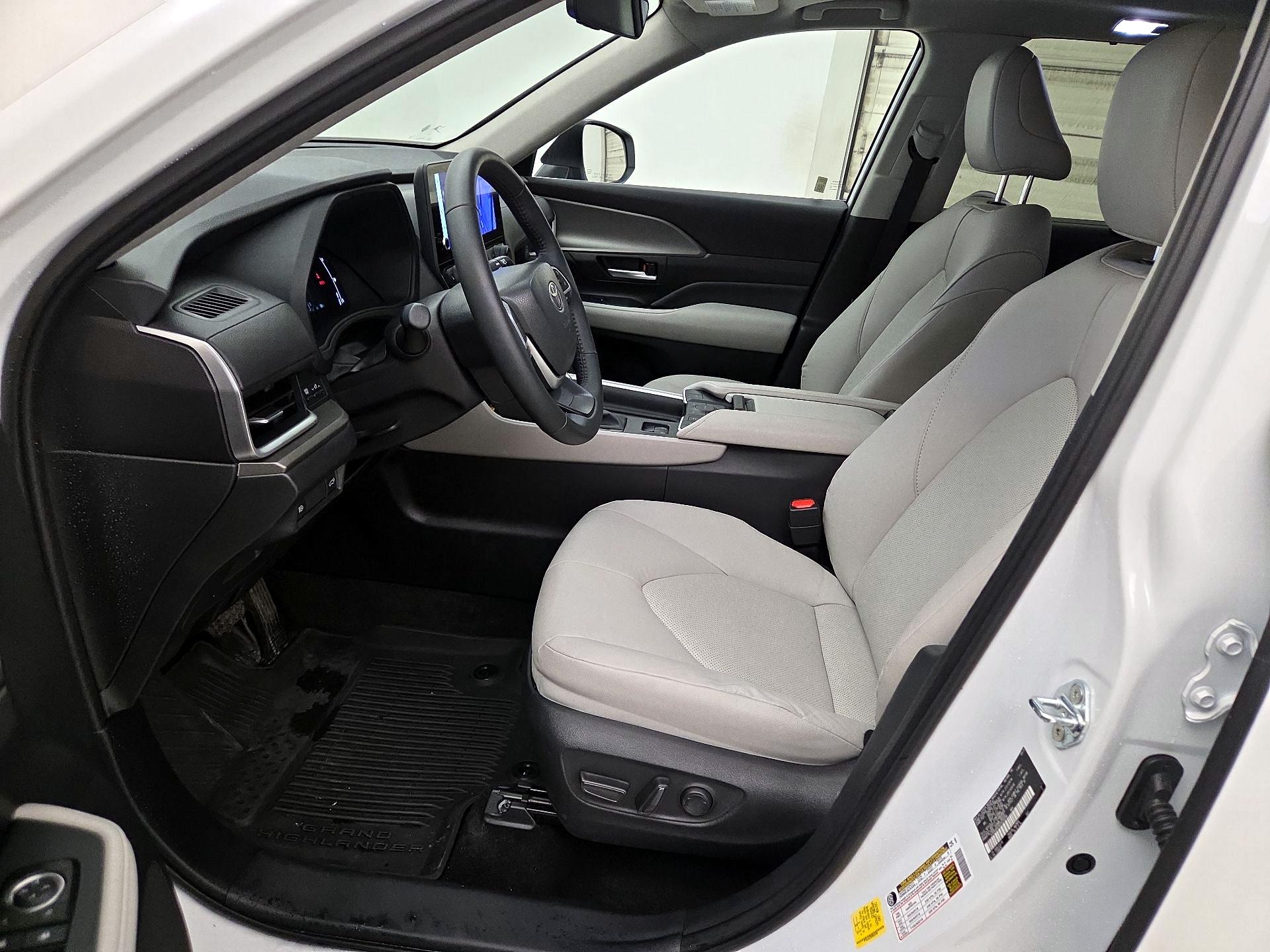 Thumbnail: 2025 Toyota Grand Highlander - 11