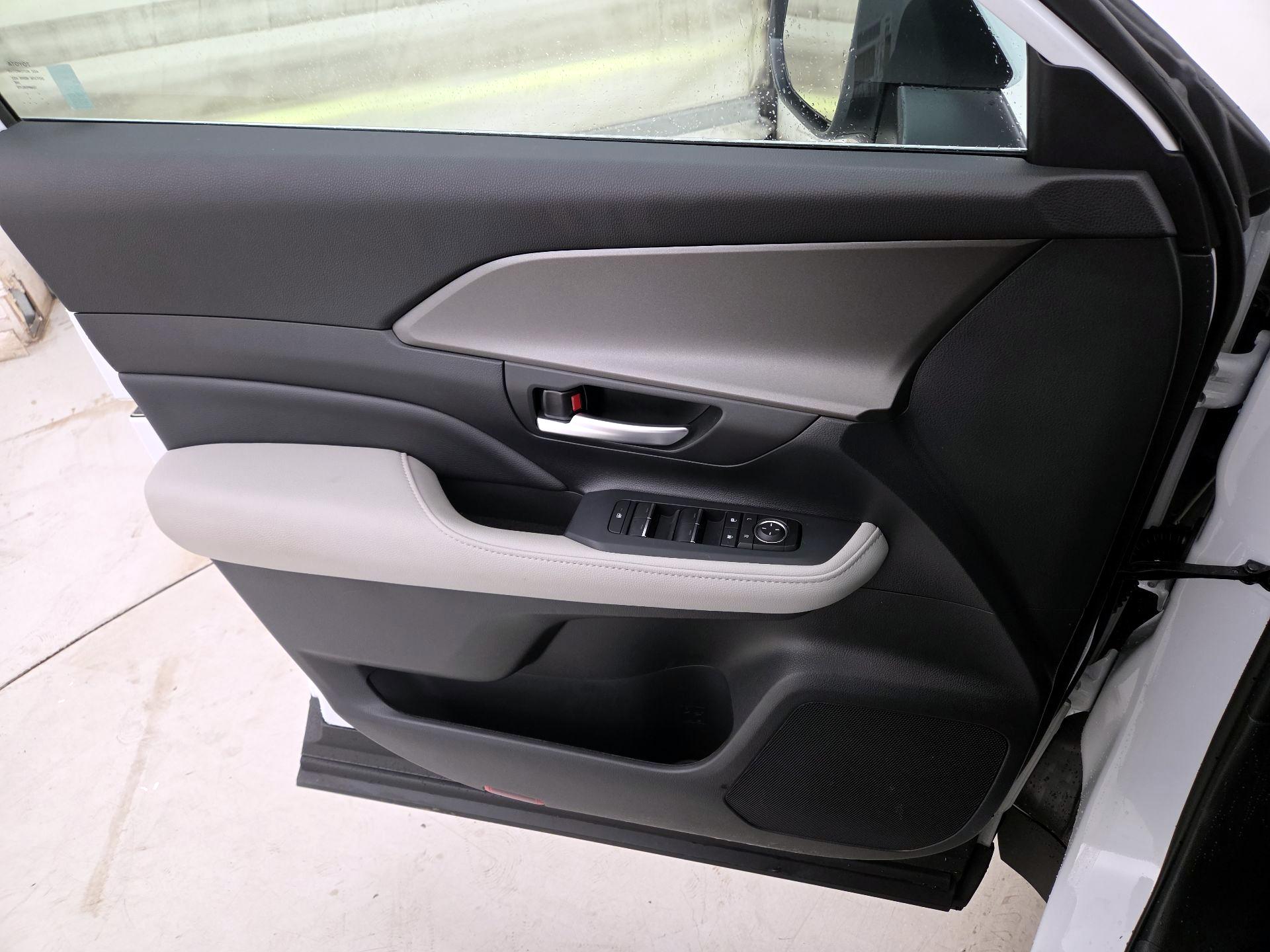 Thumbnail: 2025 Toyota Grand Highlander - 12