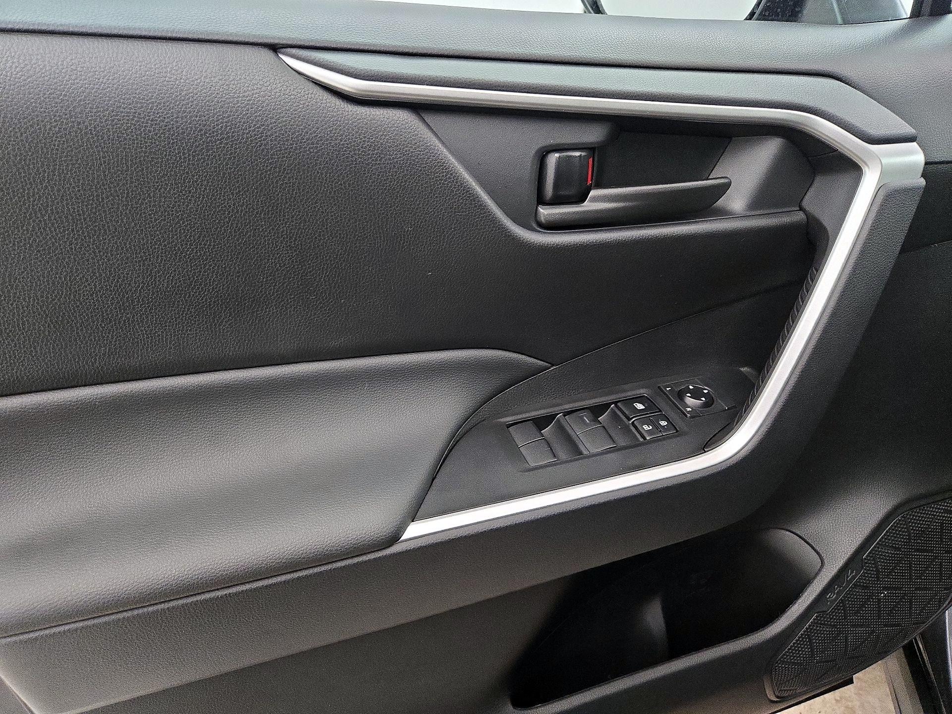 Thumbnail: 2025 Toyota RAV4 - 12