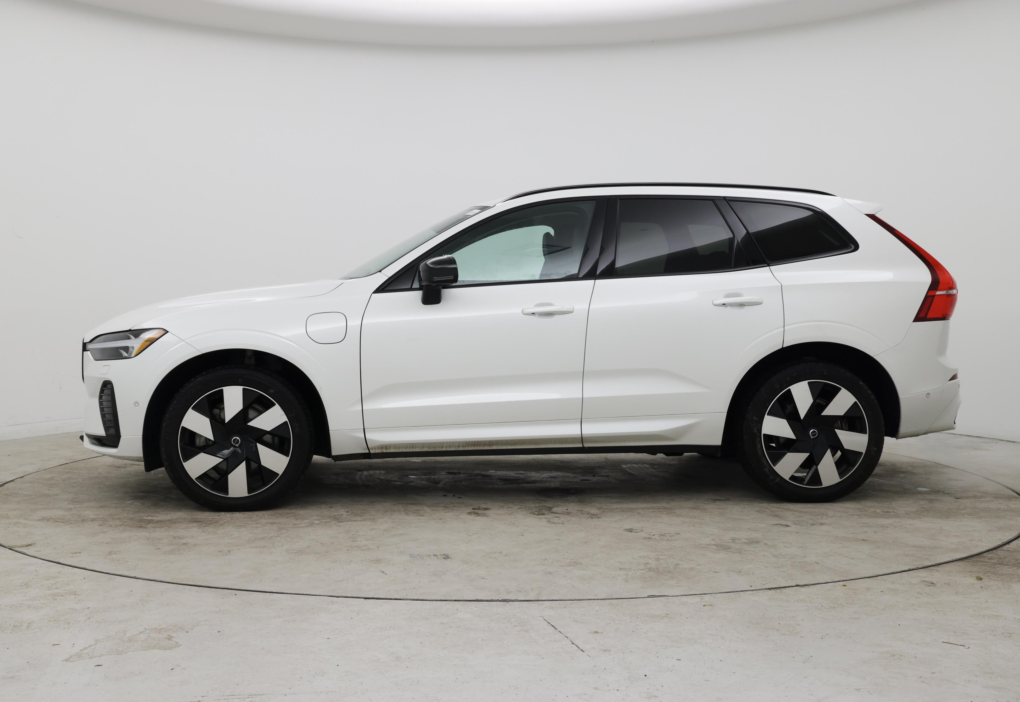 Thumbnail: 2024 Volvo XC60 - 3