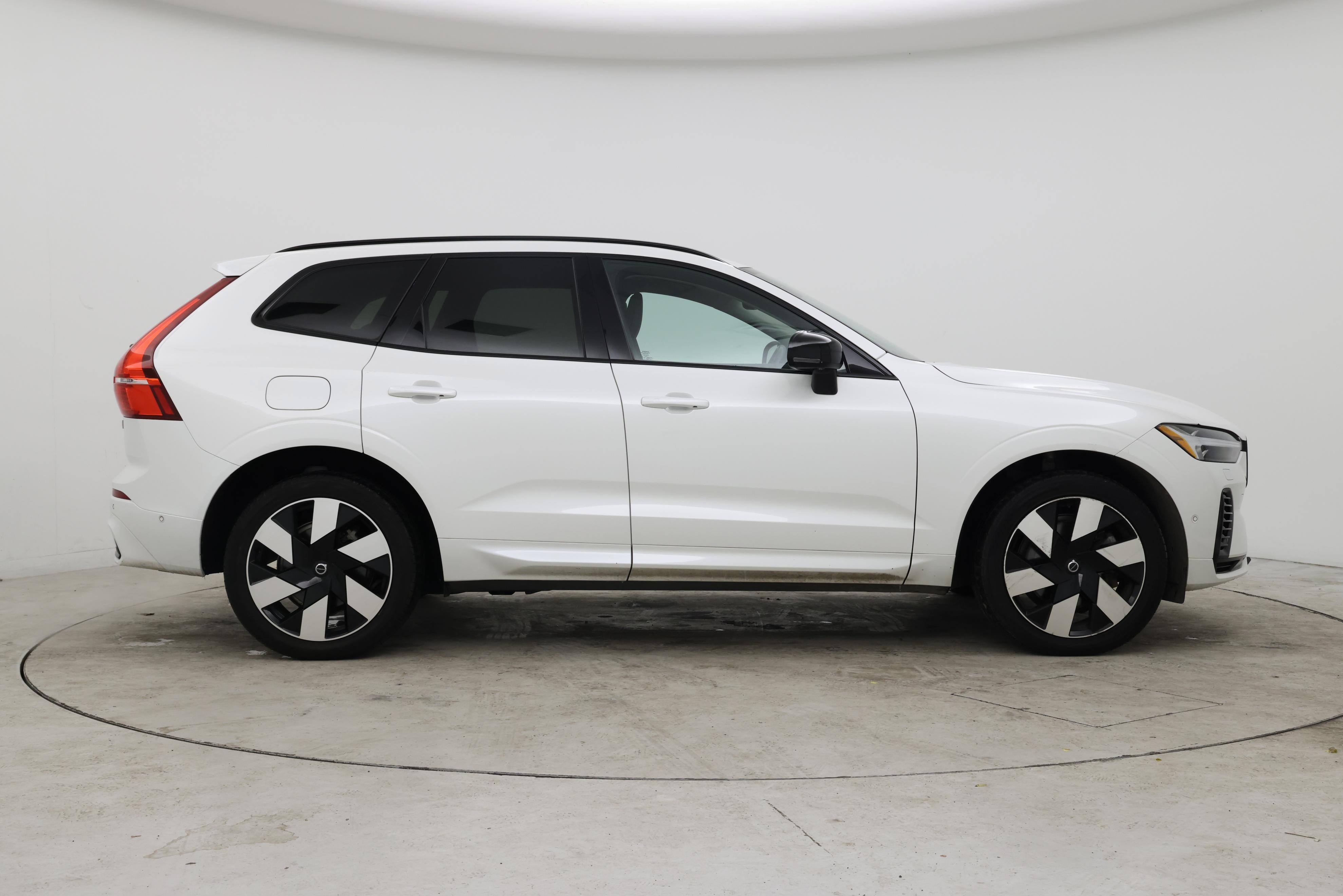 Thumbnail: 2024 Volvo XC60 - 7