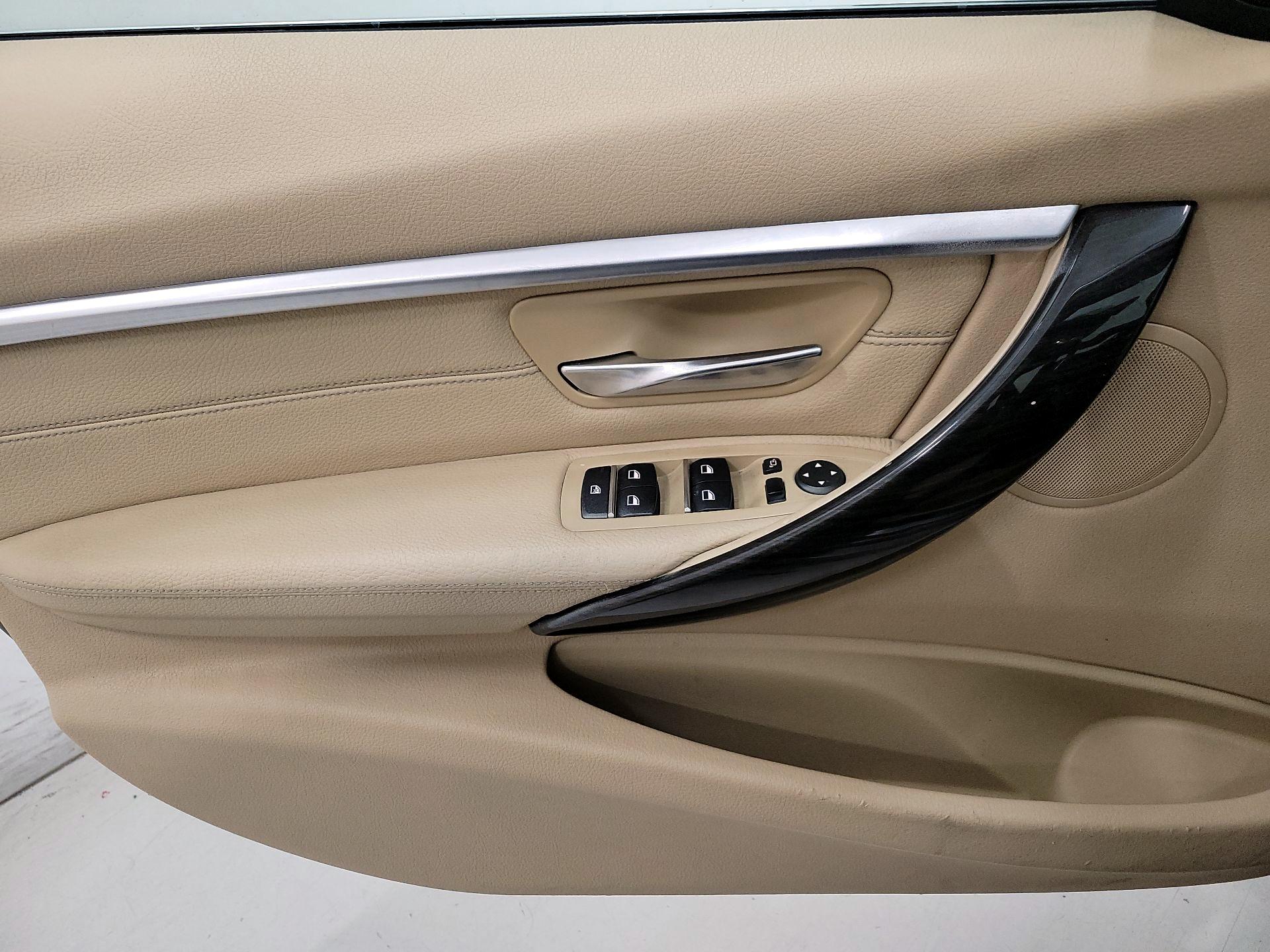 Thumbnail: 2016 BMW 3 Series - 12