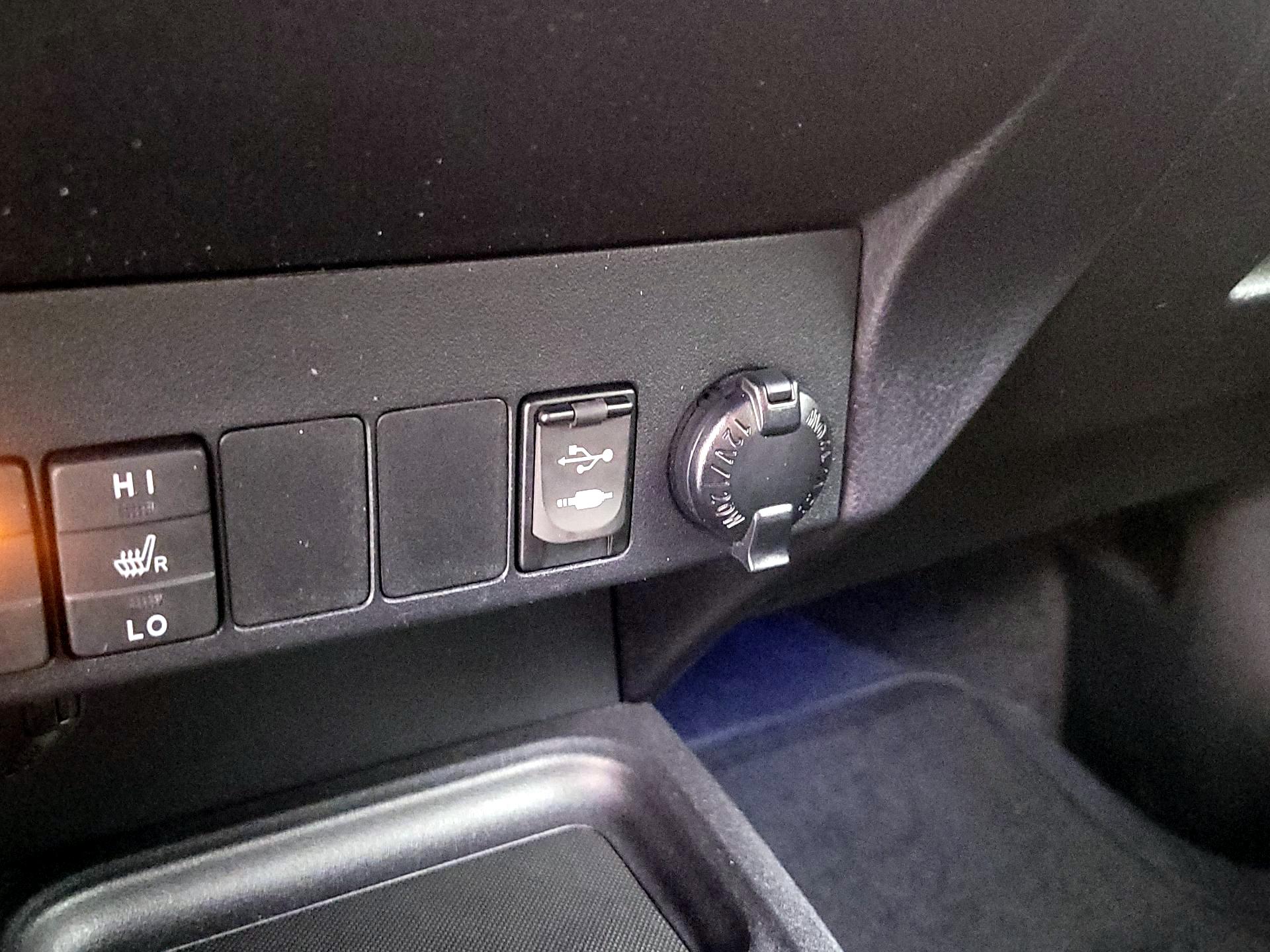 Thumbnail: 2017 Toyota RAV4 - 19