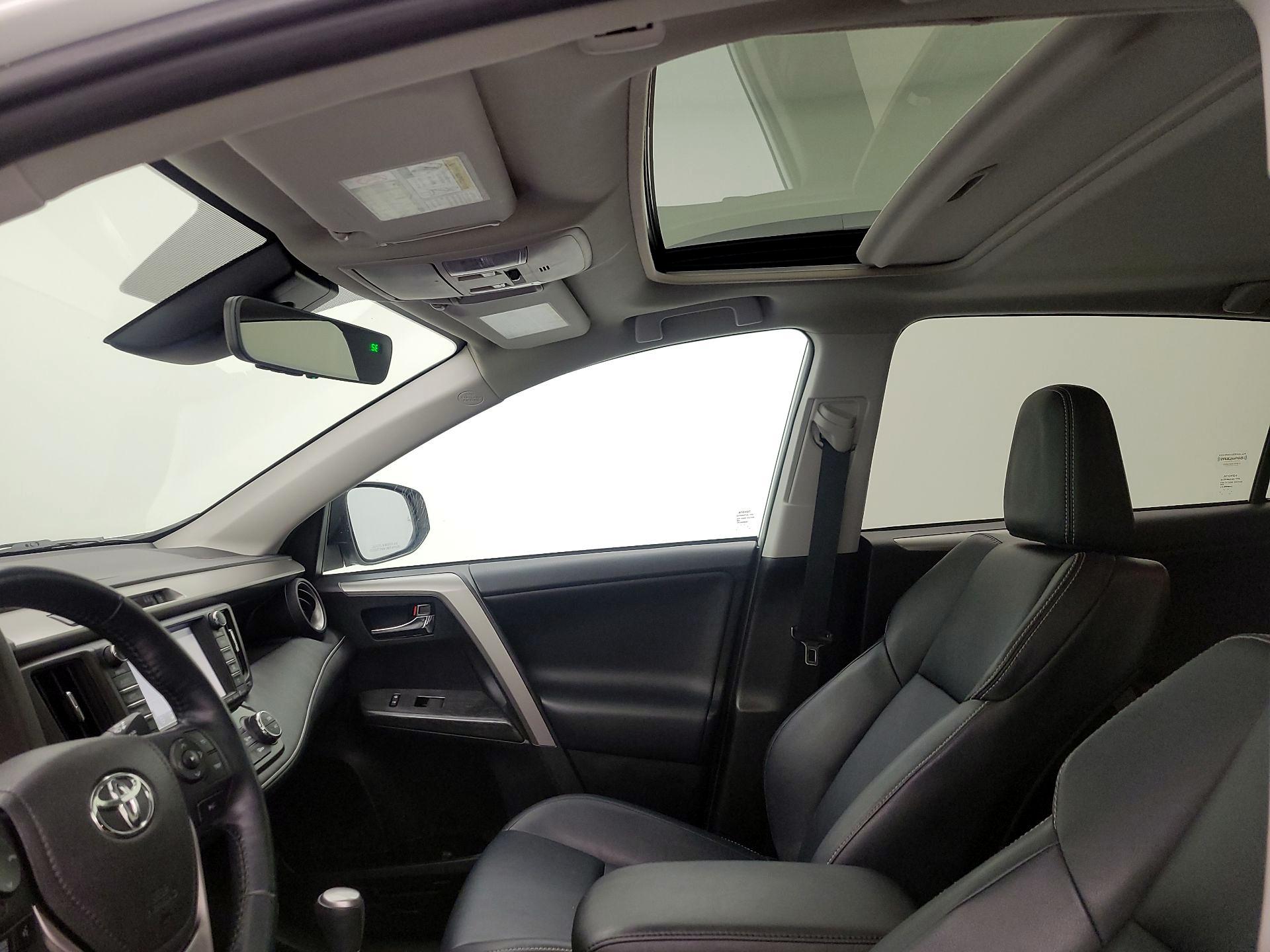 Thumbnail: 2017 Toyota RAV4 - 20