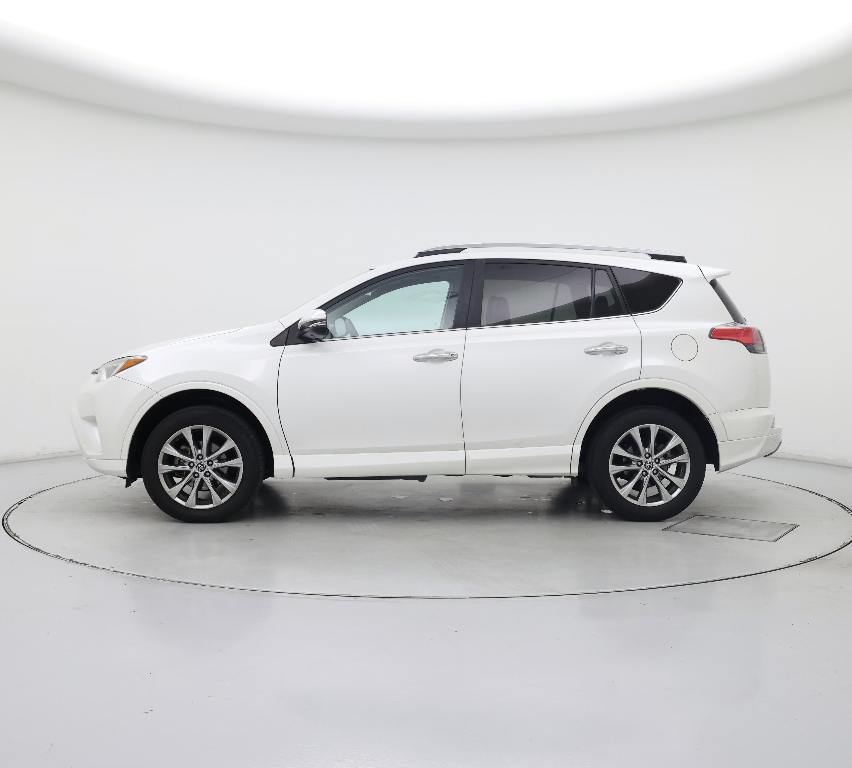 Thumbnail: 2017 Toyota RAV4 - 3