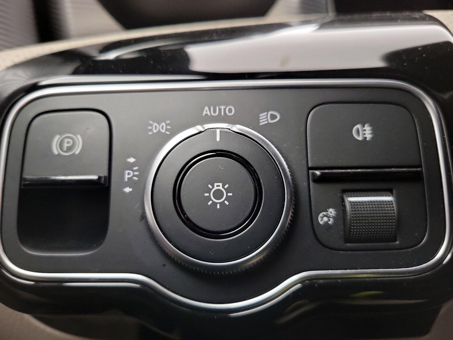 Thumbnail: 2020 Mercedes-Benz A-Class - 12