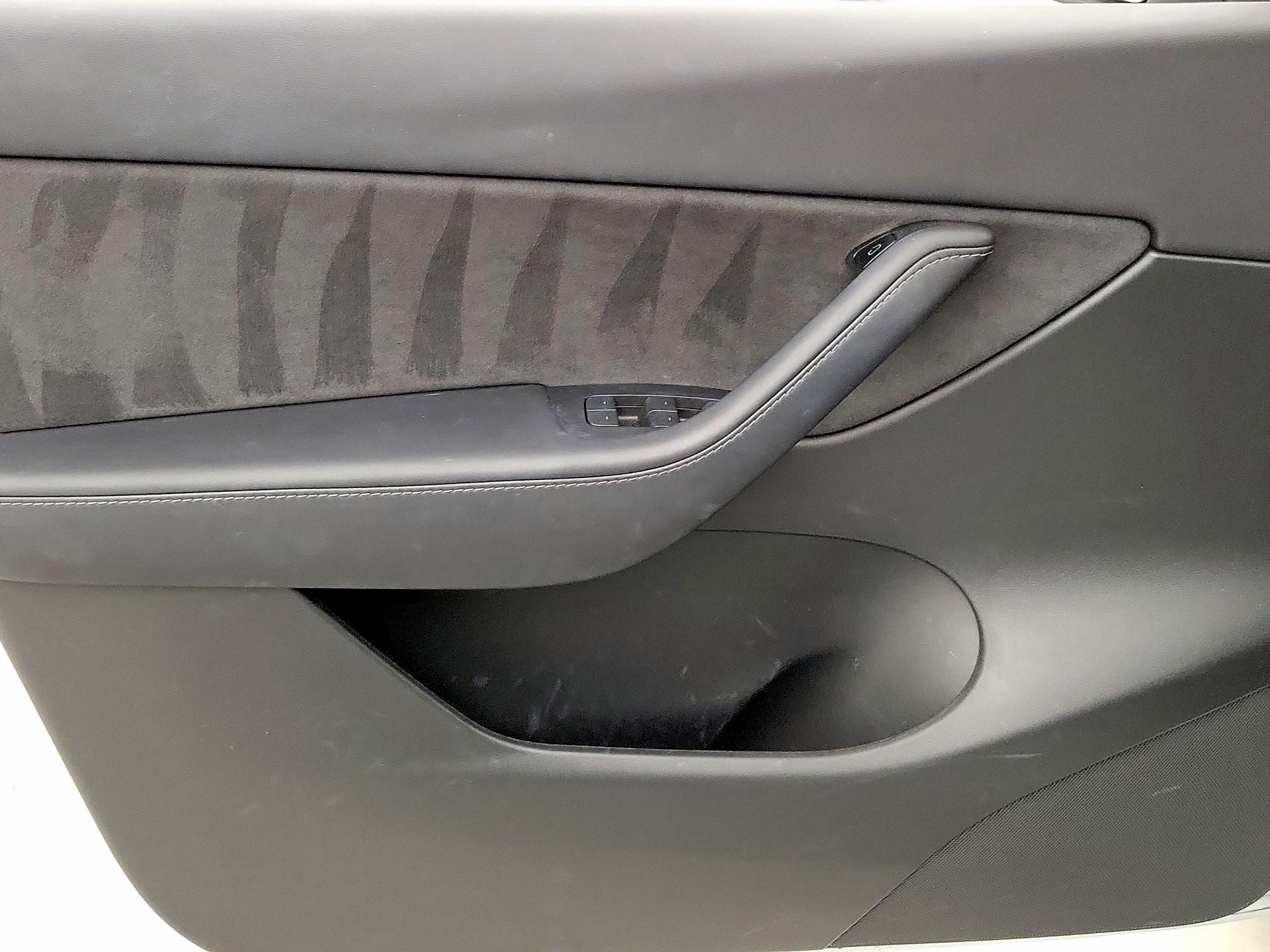 Thumbnail: 2022 Tesla Model Y - 12