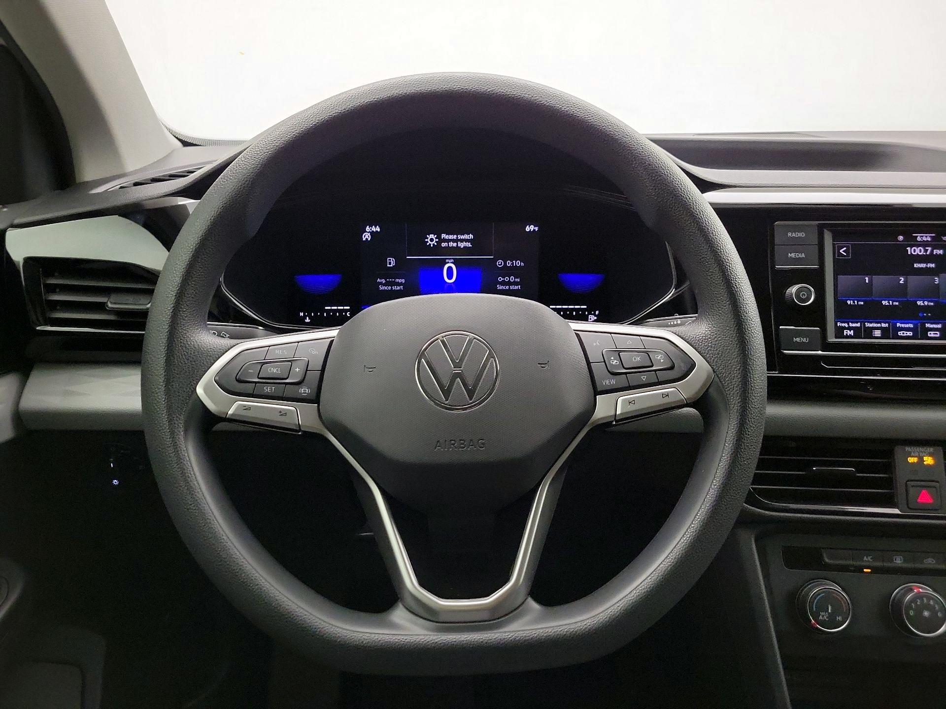 Thumbnail: 2022 Volkswagen Taos - 10