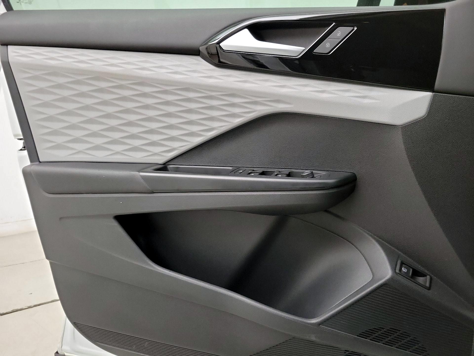 Thumbnail: 2022 Volkswagen Taos - 12