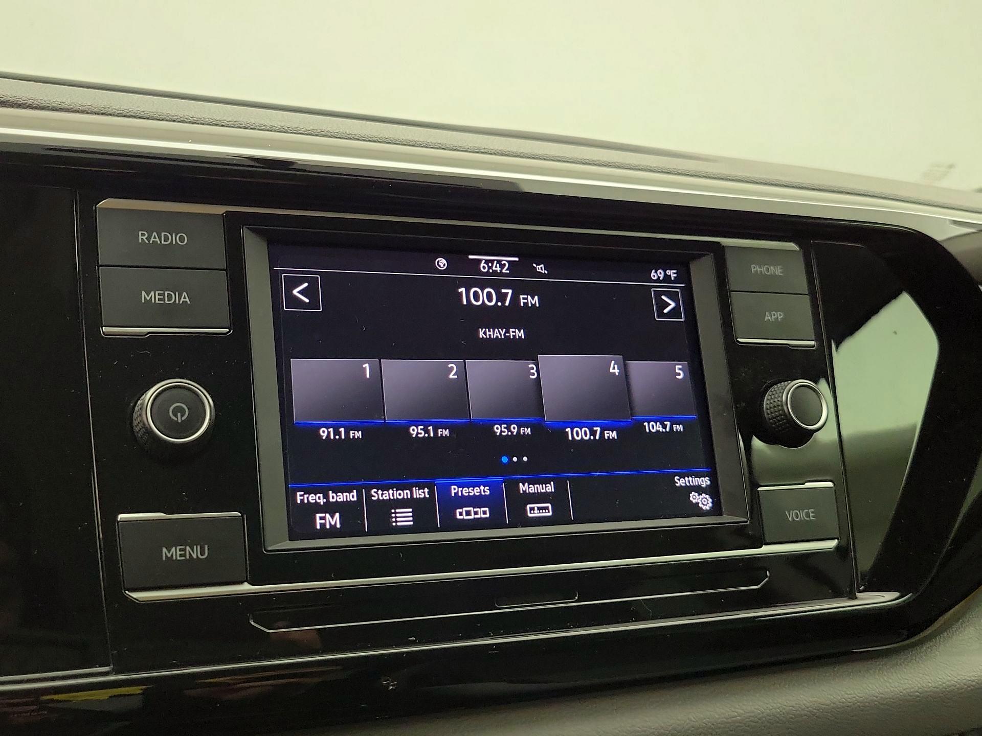 Thumbnail: 2022 Volkswagen Taos - 15