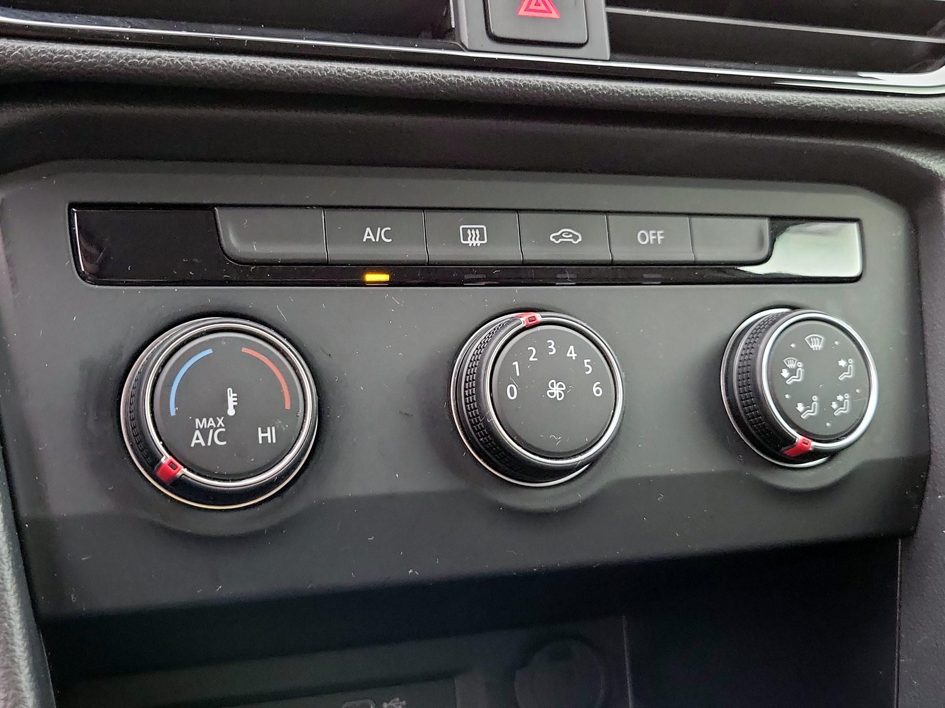 Thumbnail: 2022 Volkswagen Taos - 16