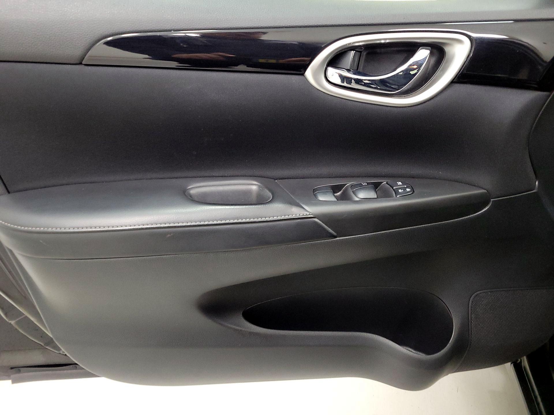 Thumbnail: 2019 Nissan Sentra - 12