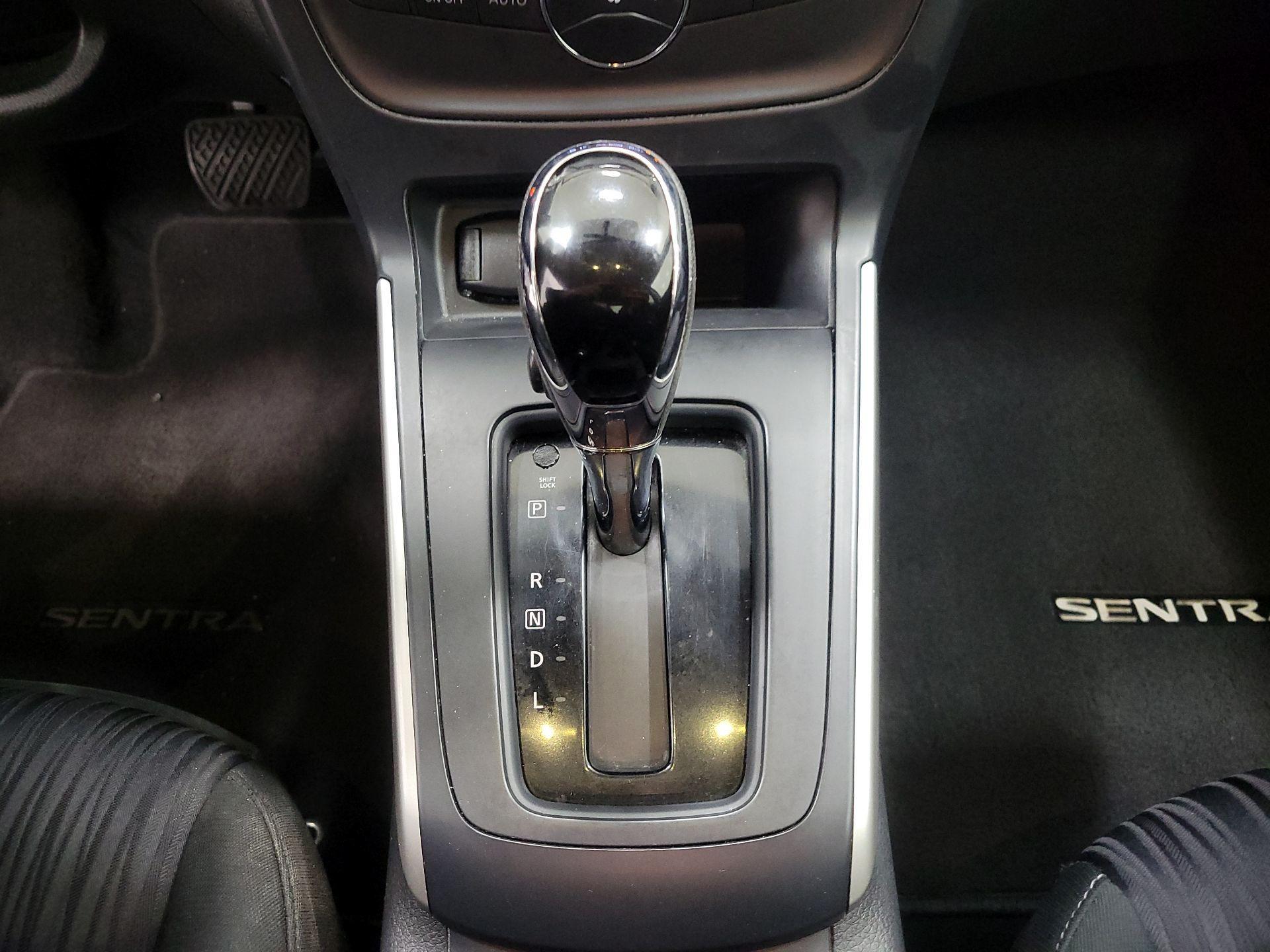 Thumbnail: 2019 Nissan Sentra - 17