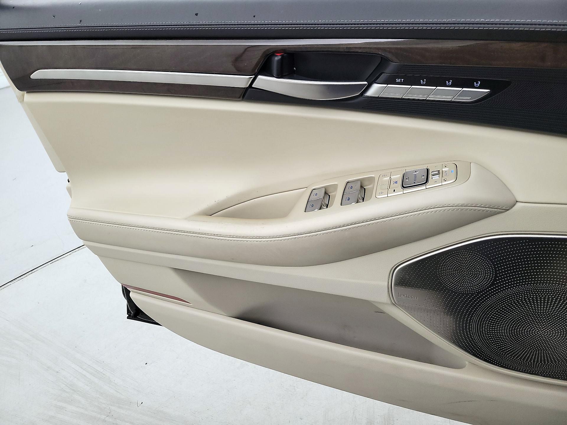 Thumbnail: 2019 Genesis G90 - 12