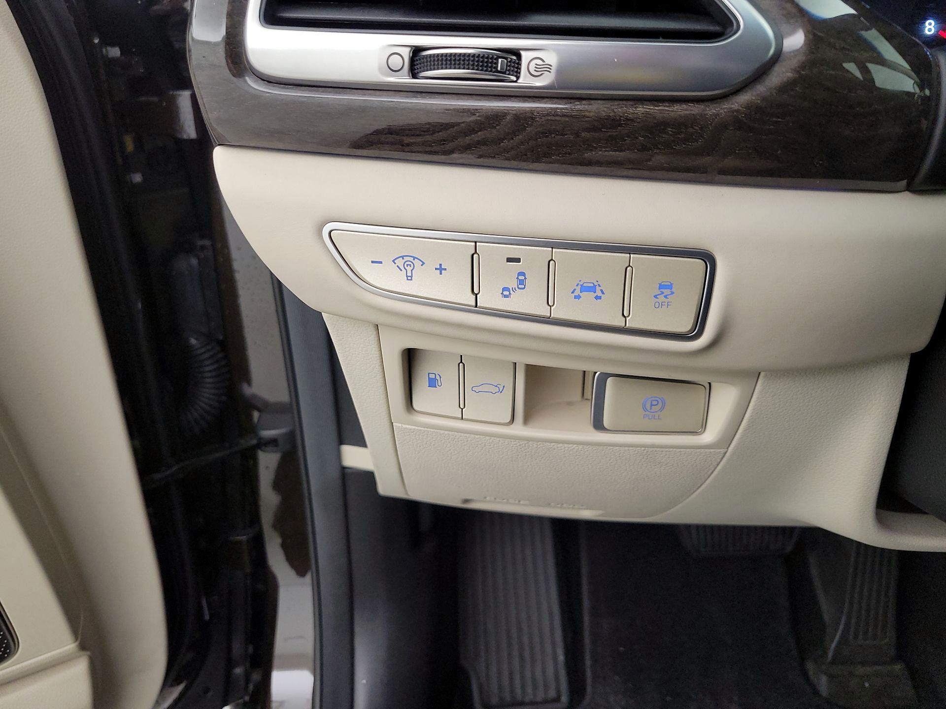 Thumbnail: 2019 Genesis G90 - 13