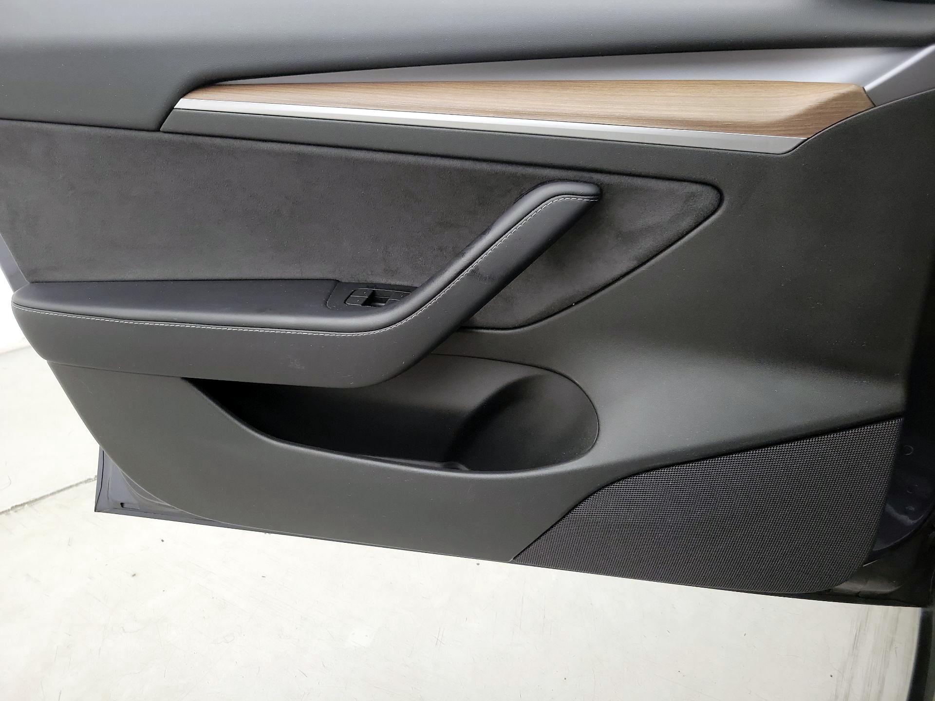 Thumbnail: 2023 Tesla Model 3 - 12