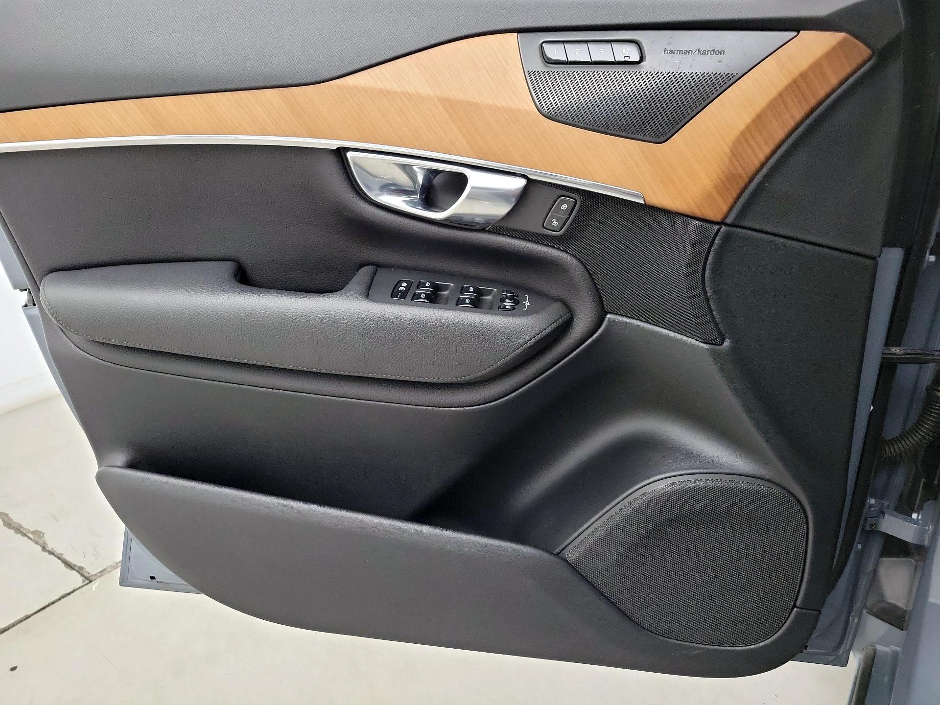 Thumbnail: 2022 Volvo XC90 - 12