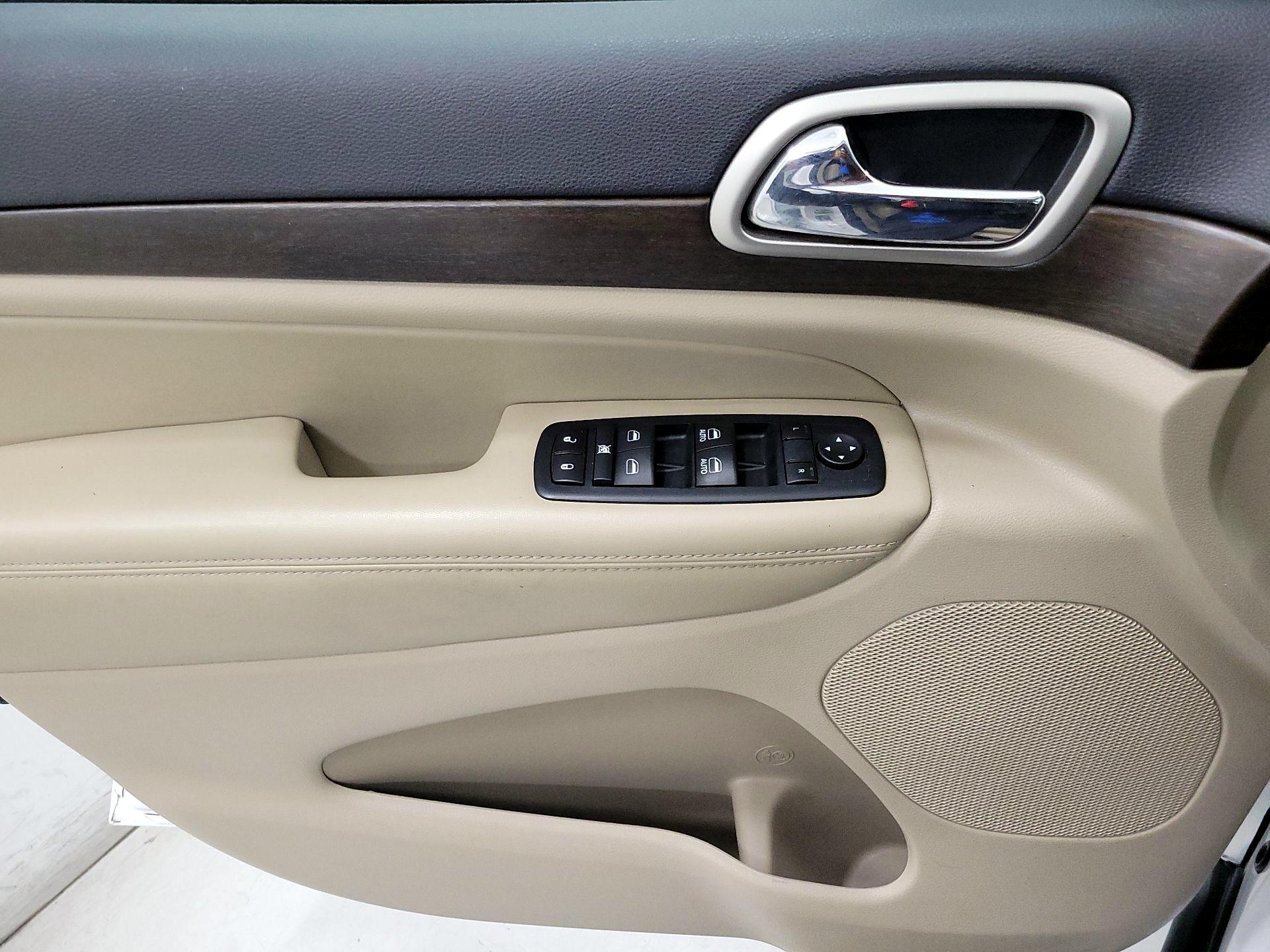 Thumbnail: 2017 Jeep Grand Cherokee - 12