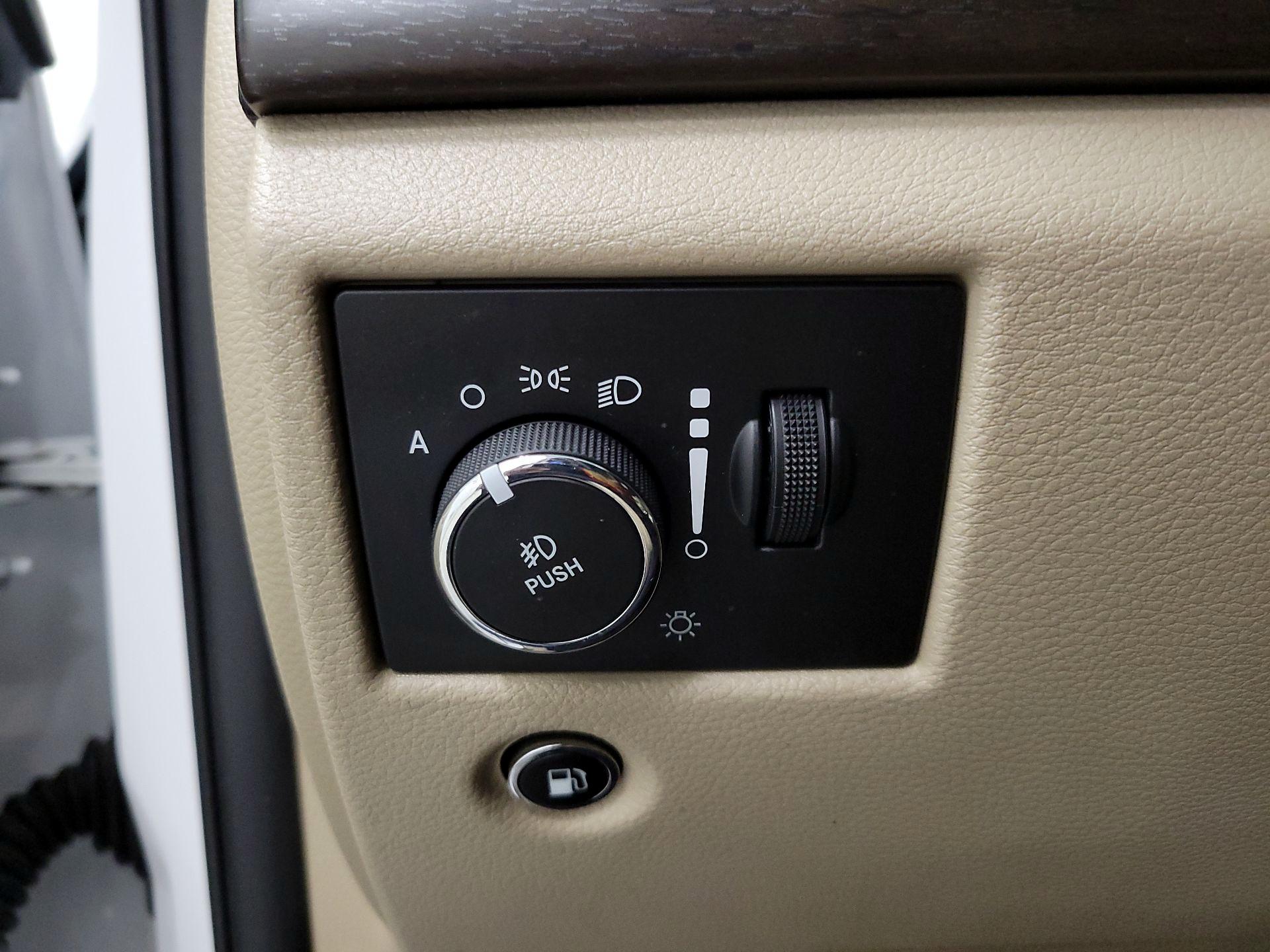 Thumbnail: 2017 Jeep Grand Cherokee - 13