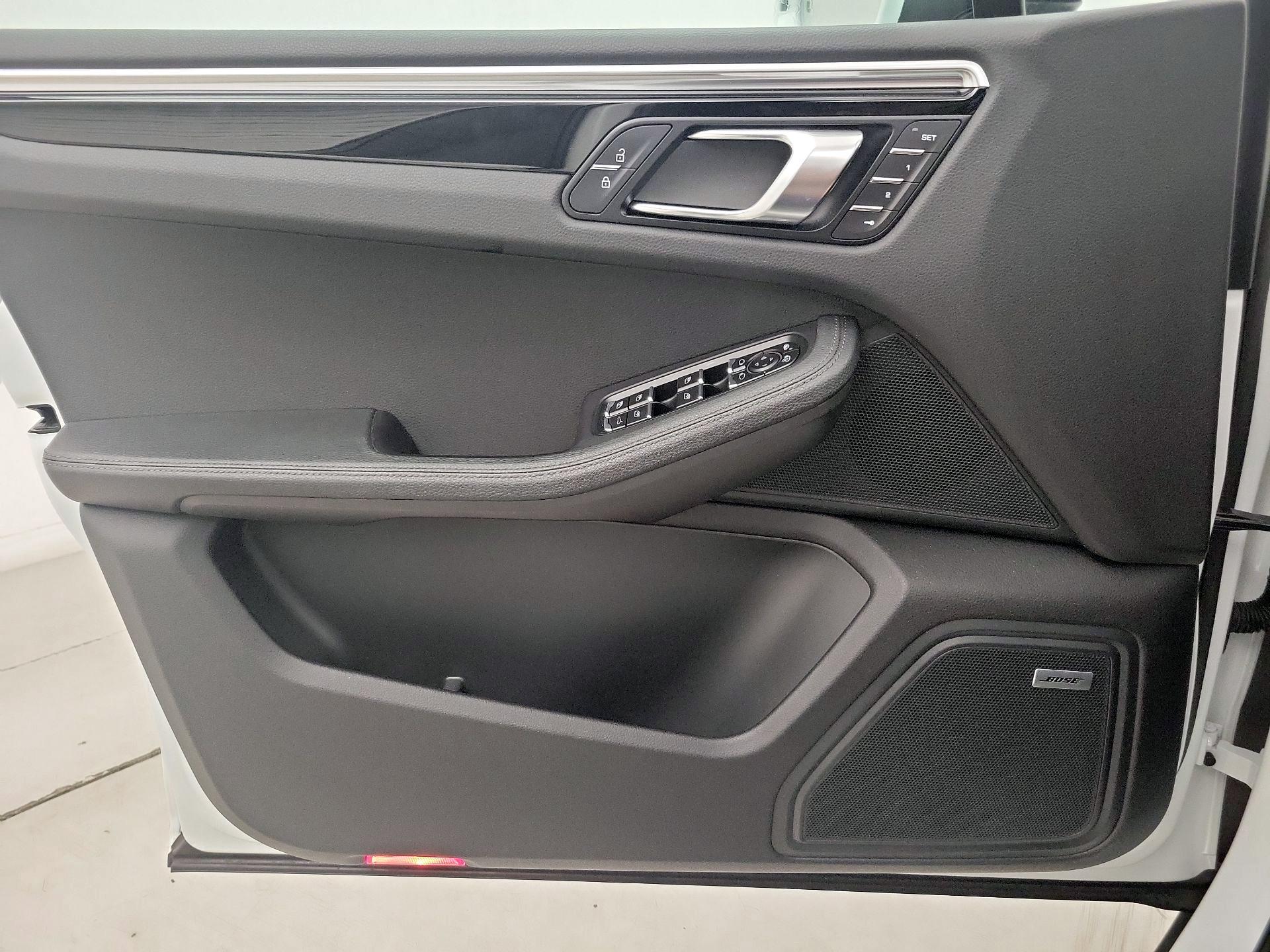 Thumbnail: 2020 Porsche Macan - 12