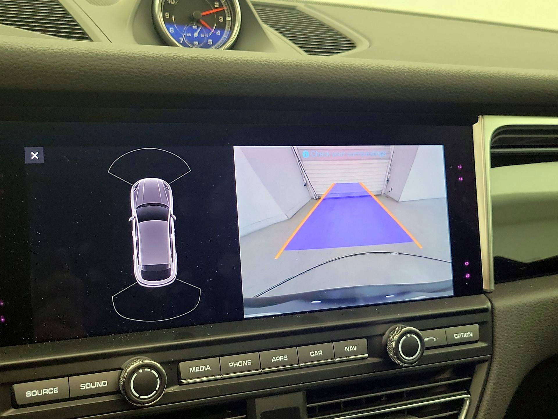 Thumbnail: 2020 Porsche Macan - 15