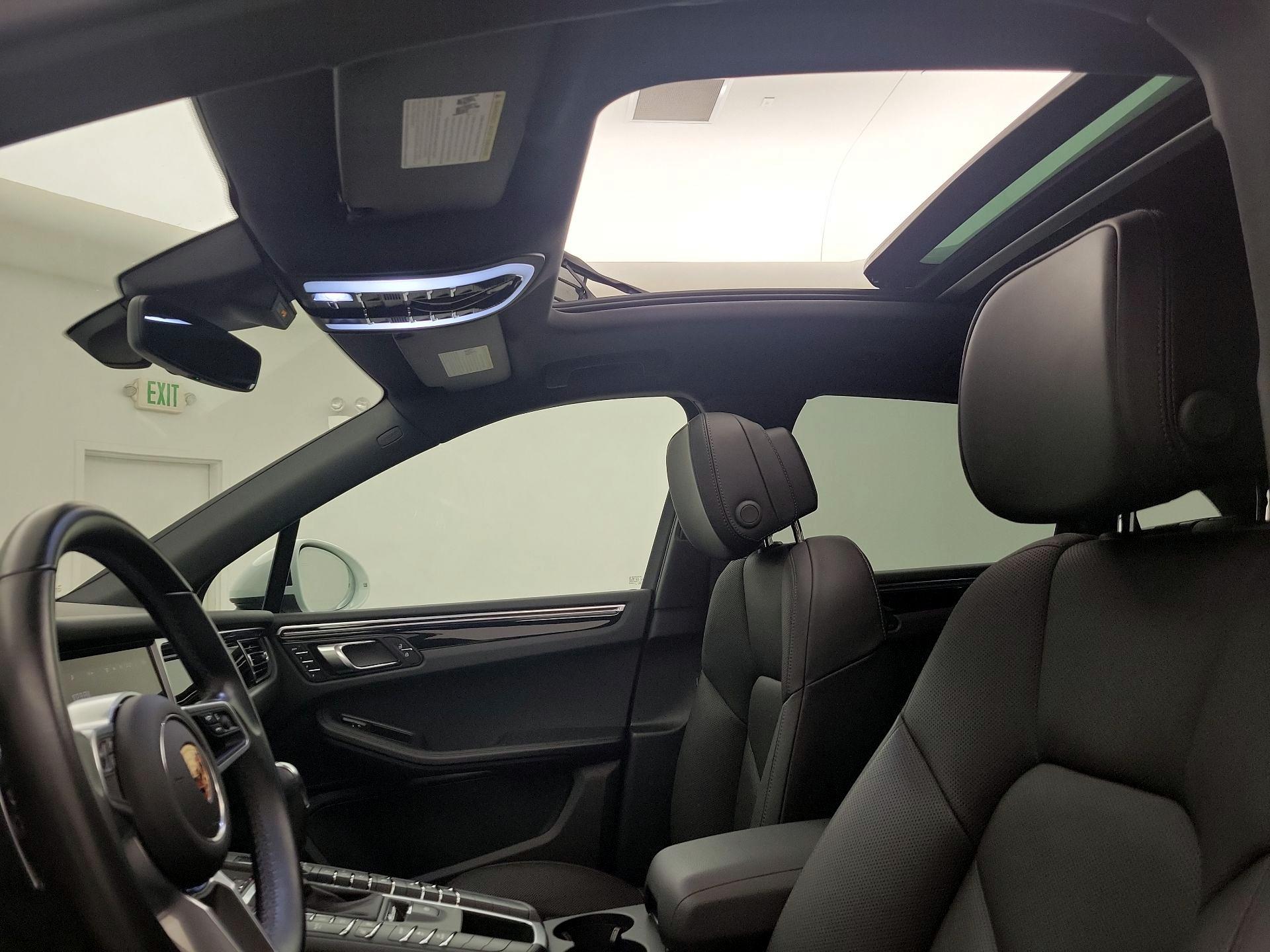 Thumbnail: 2020 Porsche Macan - 20