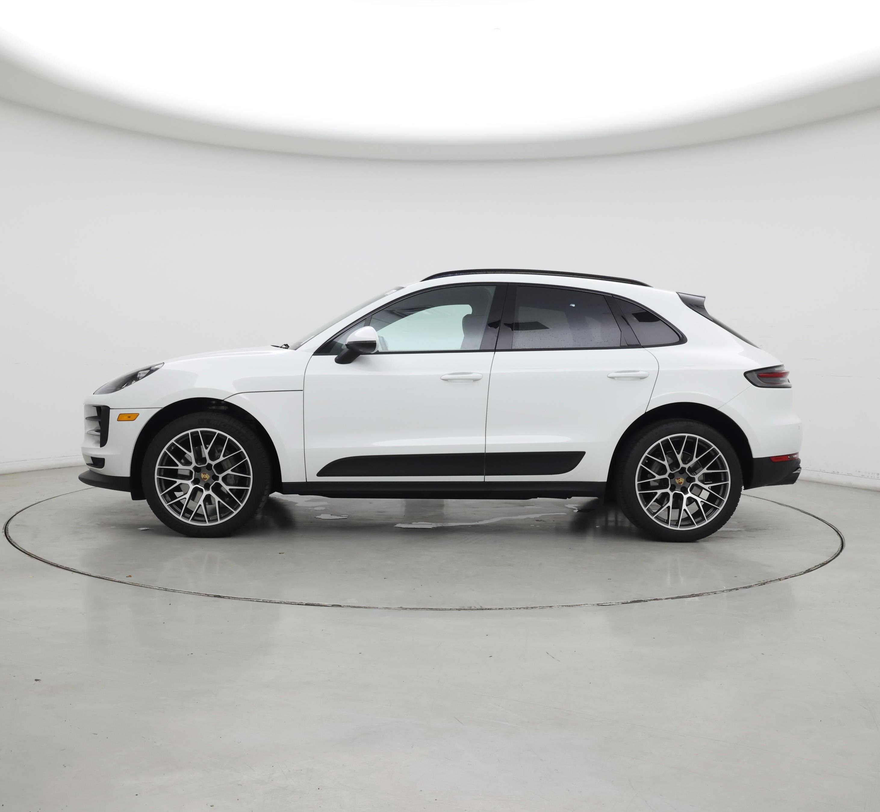 Thumbnail: 2020 Porsche Macan - 3