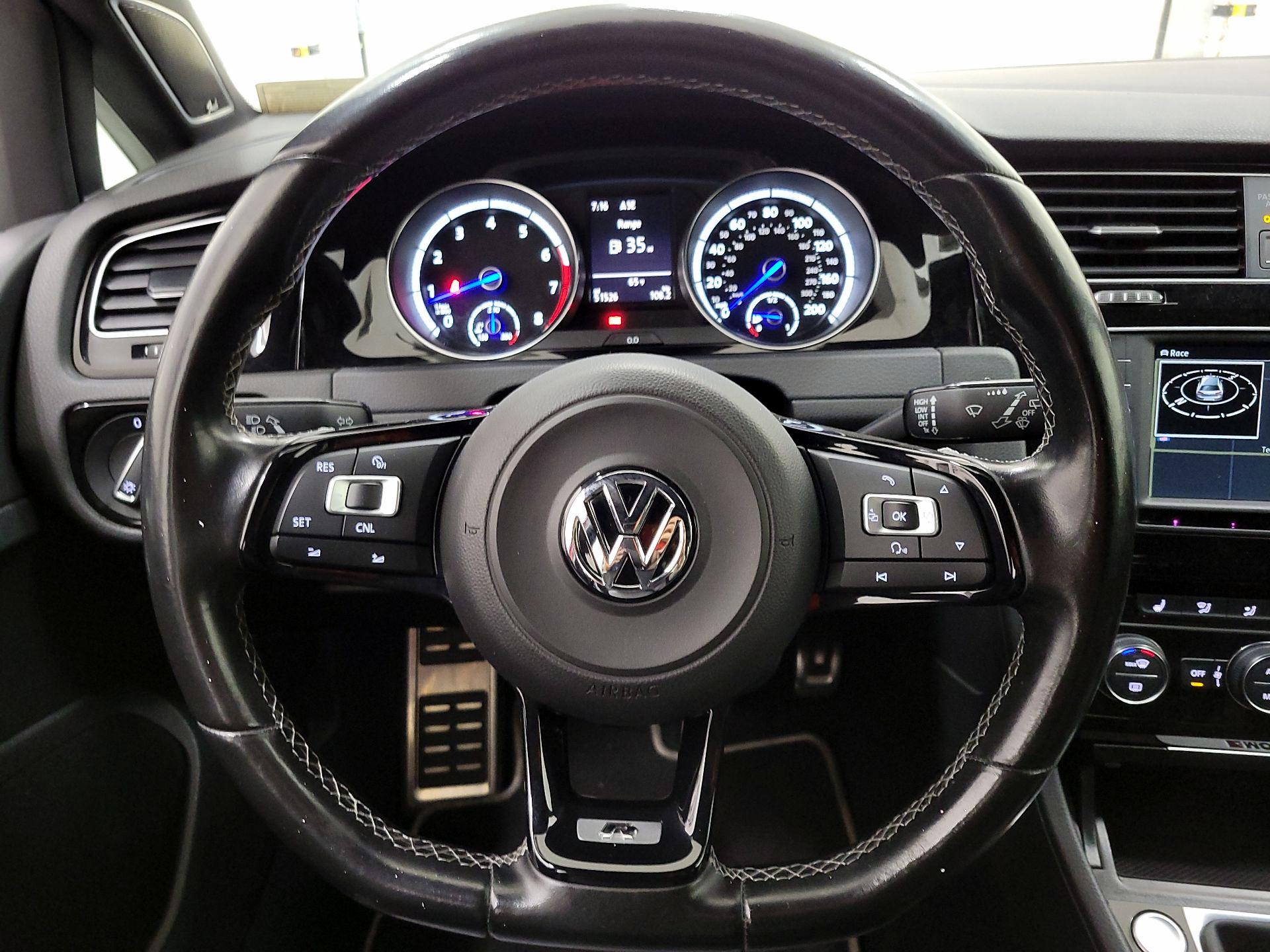 Thumbnail: 2016 Volkswagen Golf - 10