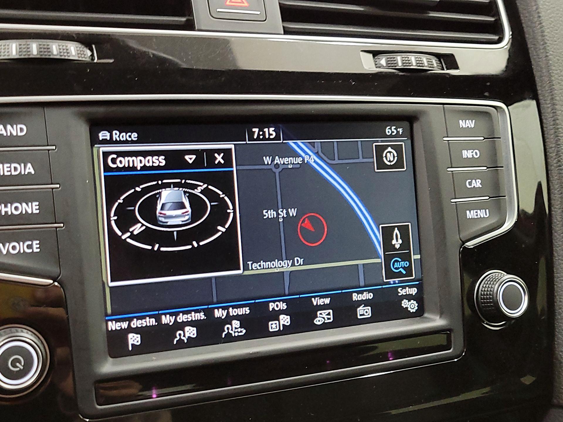 Thumbnail: 2016 Volkswagen Golf - 14