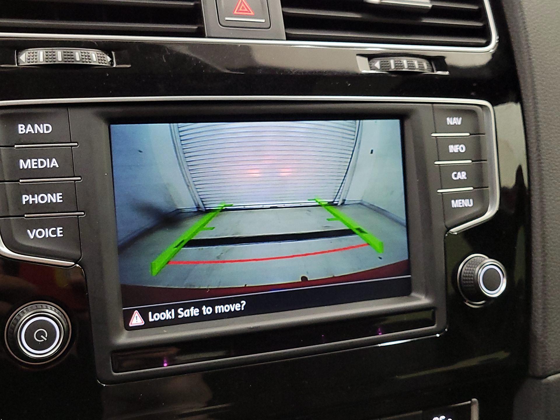 Thumbnail: 2016 Volkswagen Golf - 15