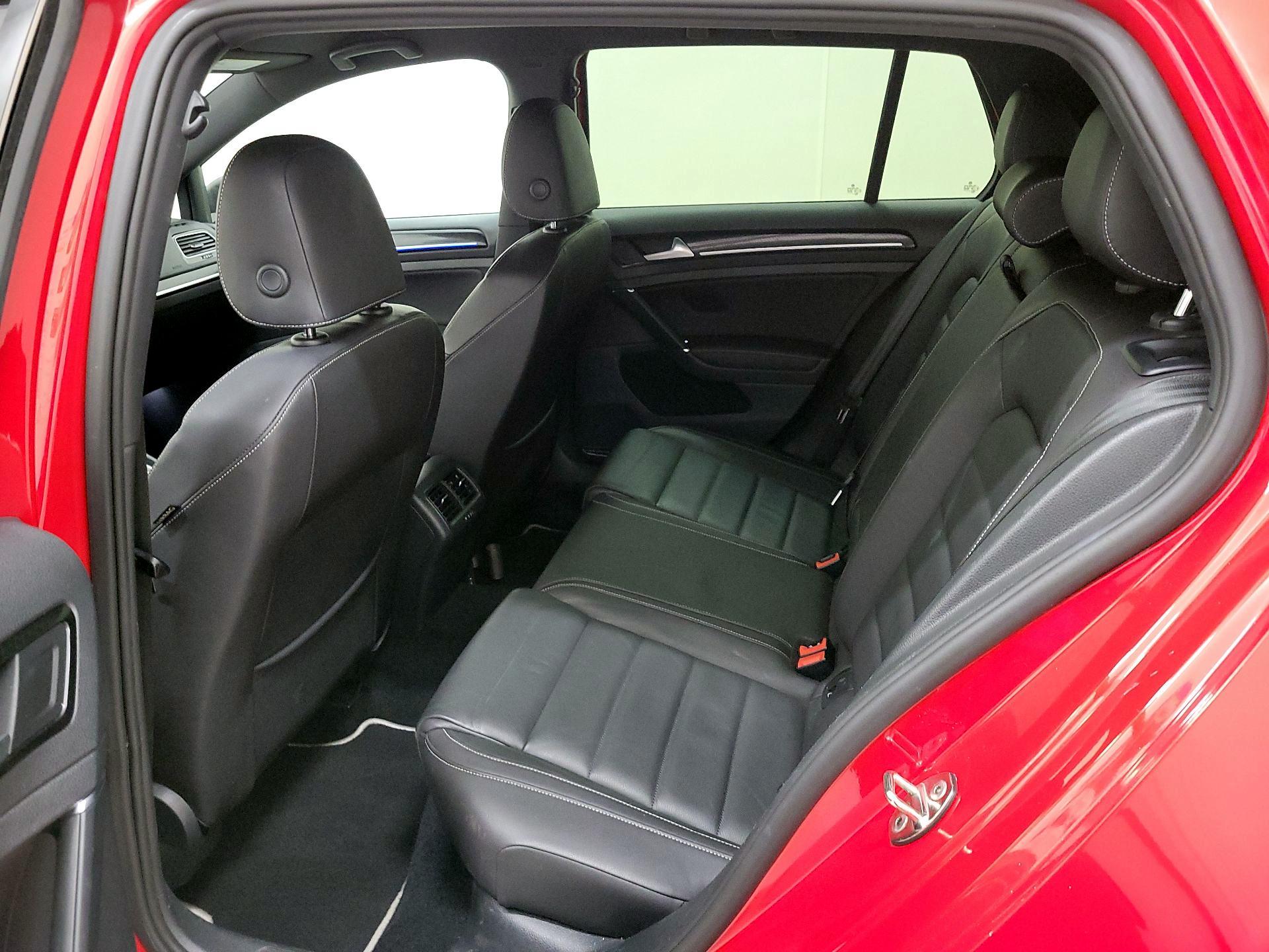 Thumbnail: 2016 Volkswagen Golf - 20