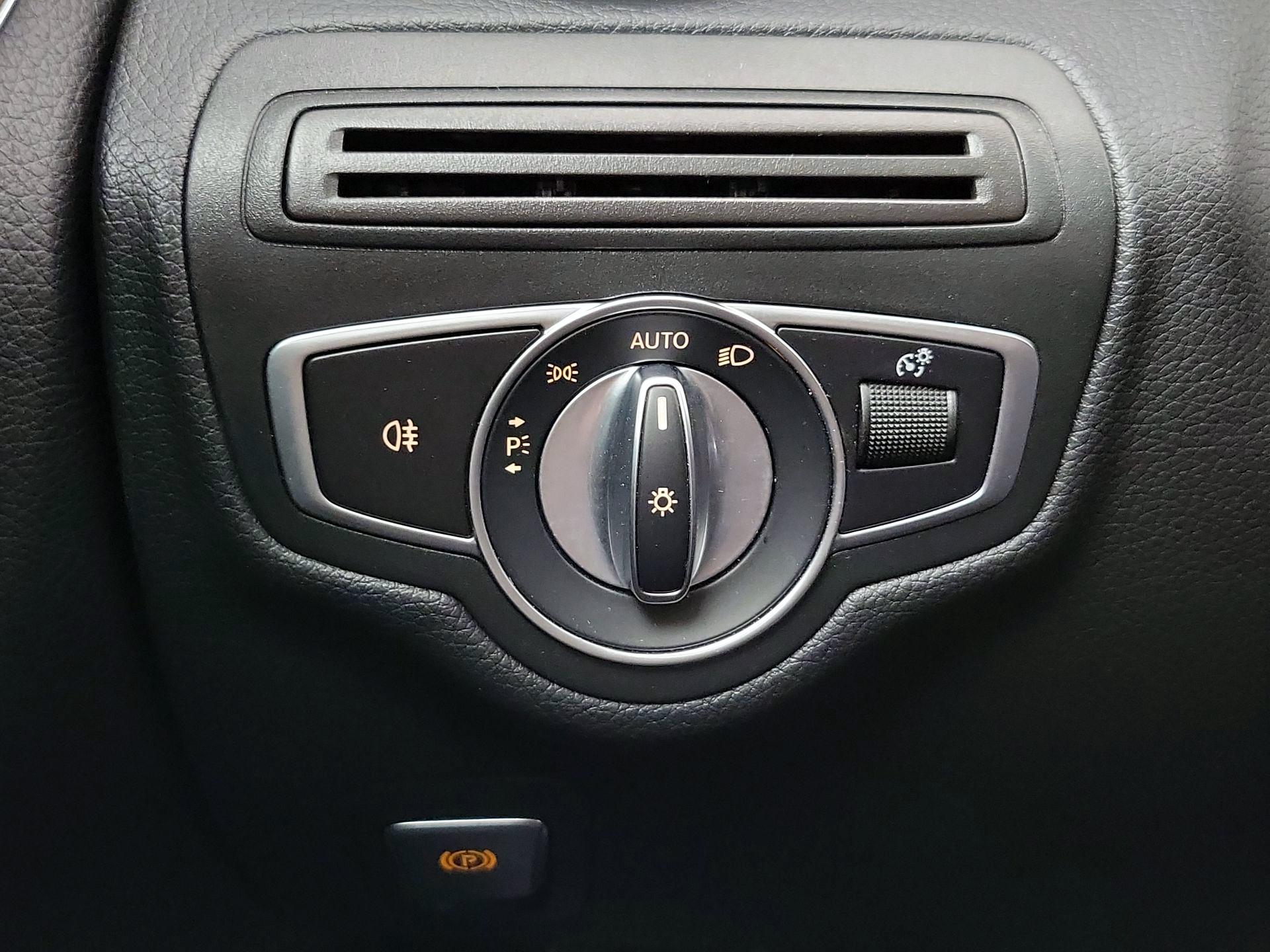 Thumbnail: 2020 Mercedes-Benz C-Class - 13